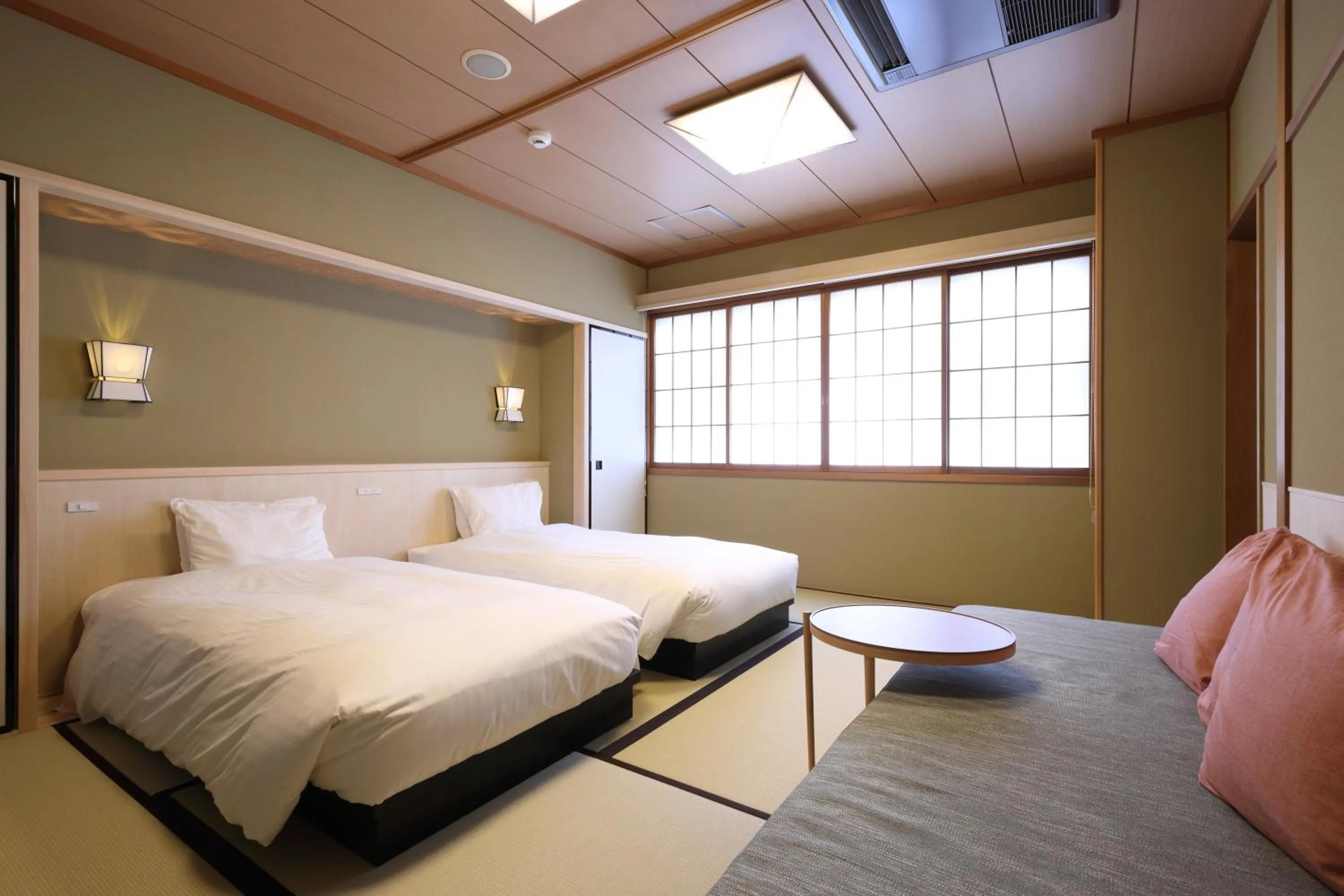 Photo of the whole room, Bed in Gion Ryokan Karaku