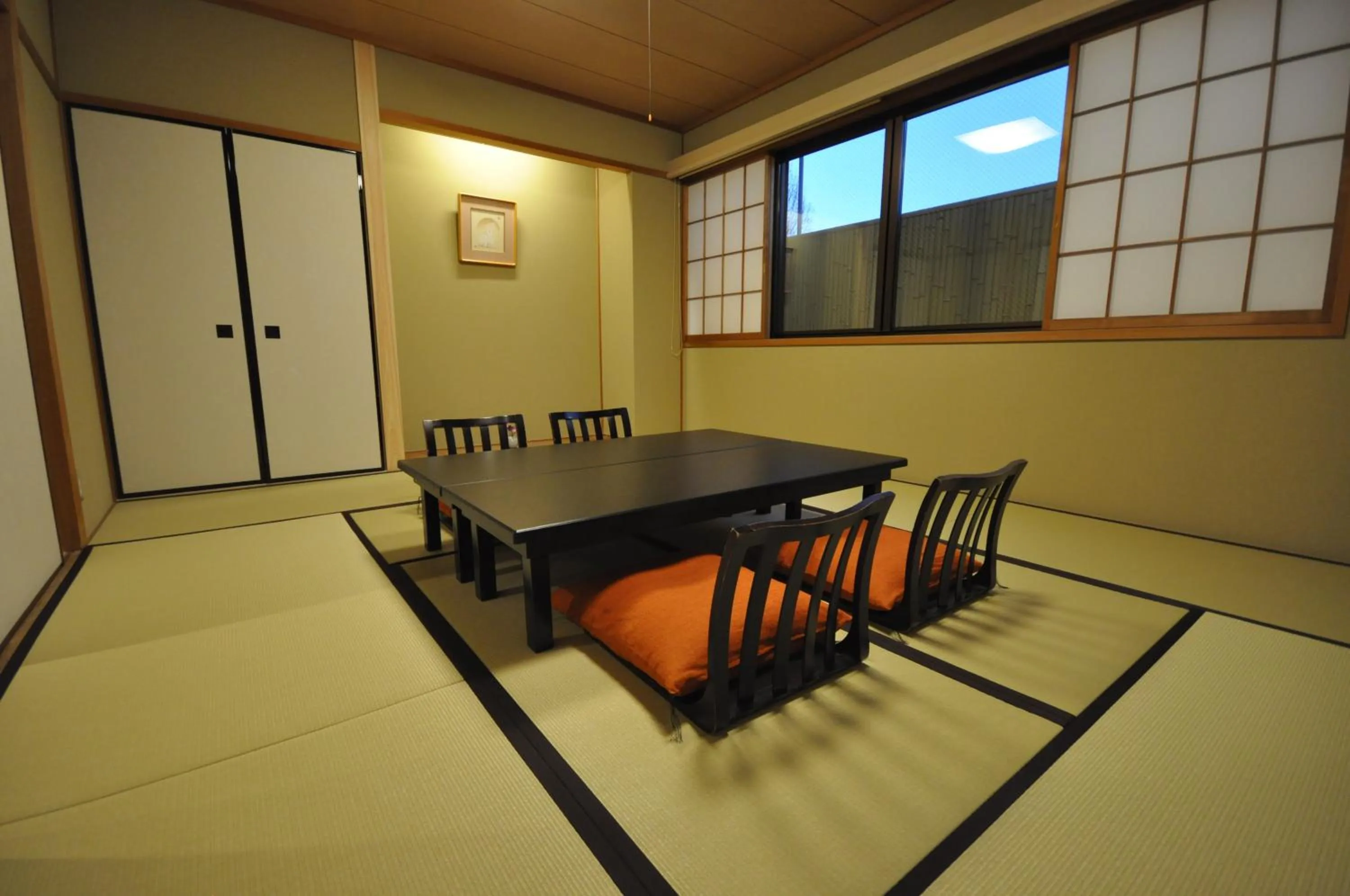 Photo of the whole room in Gion Ryokan Karaku