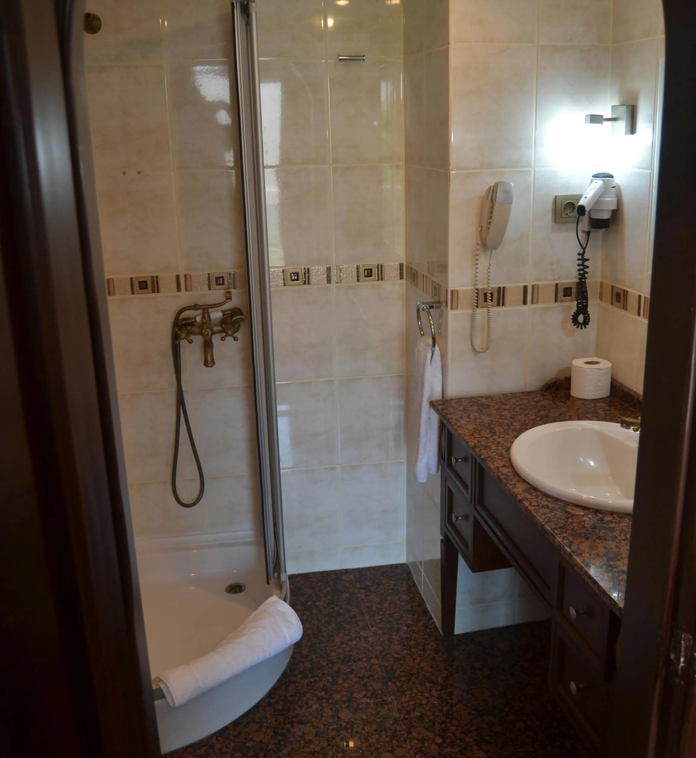 Bathroom in Hotel Deniz Eceabat