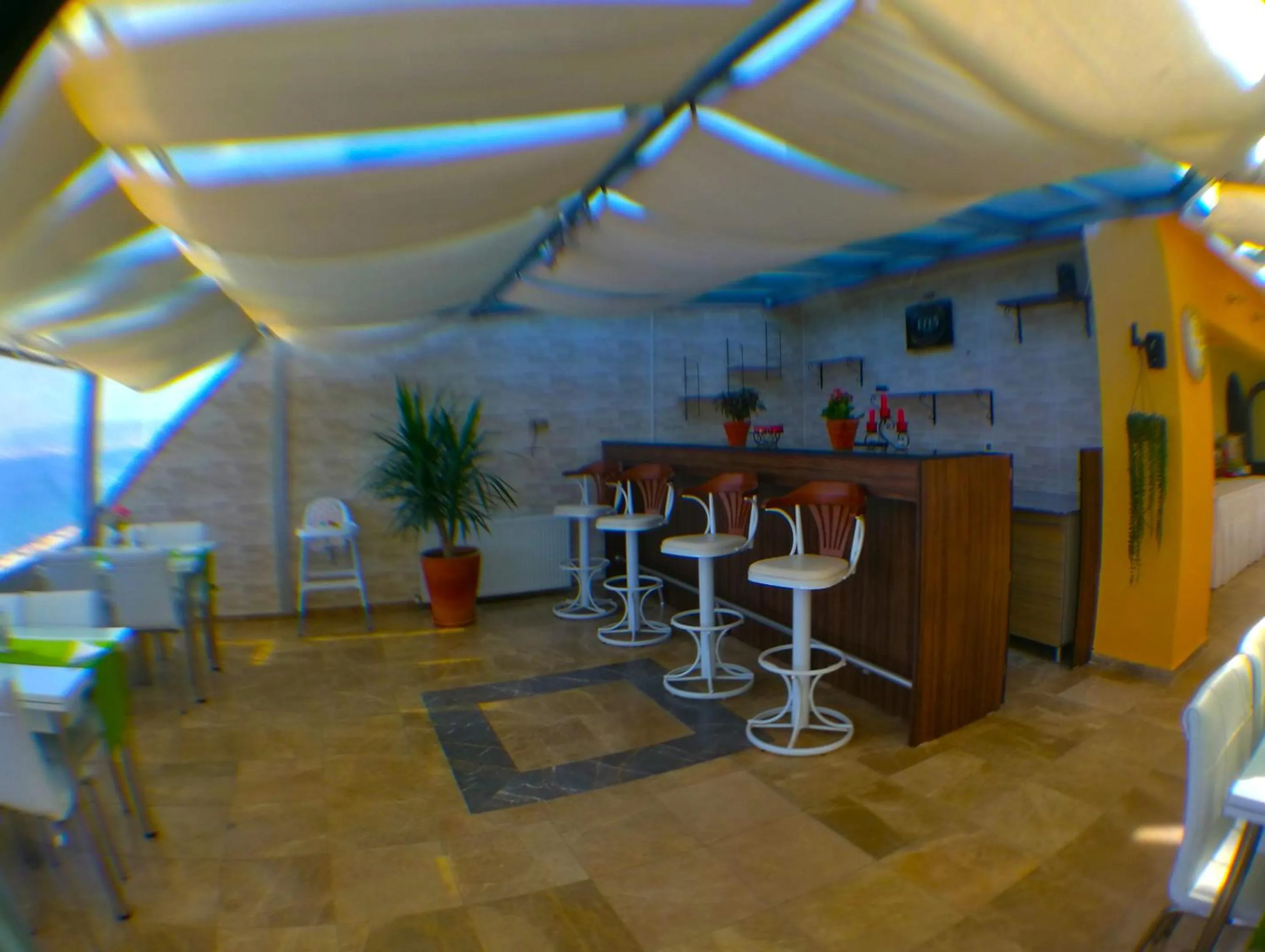 Communal lounge/ TV room in Hotel Deniz Eceabat