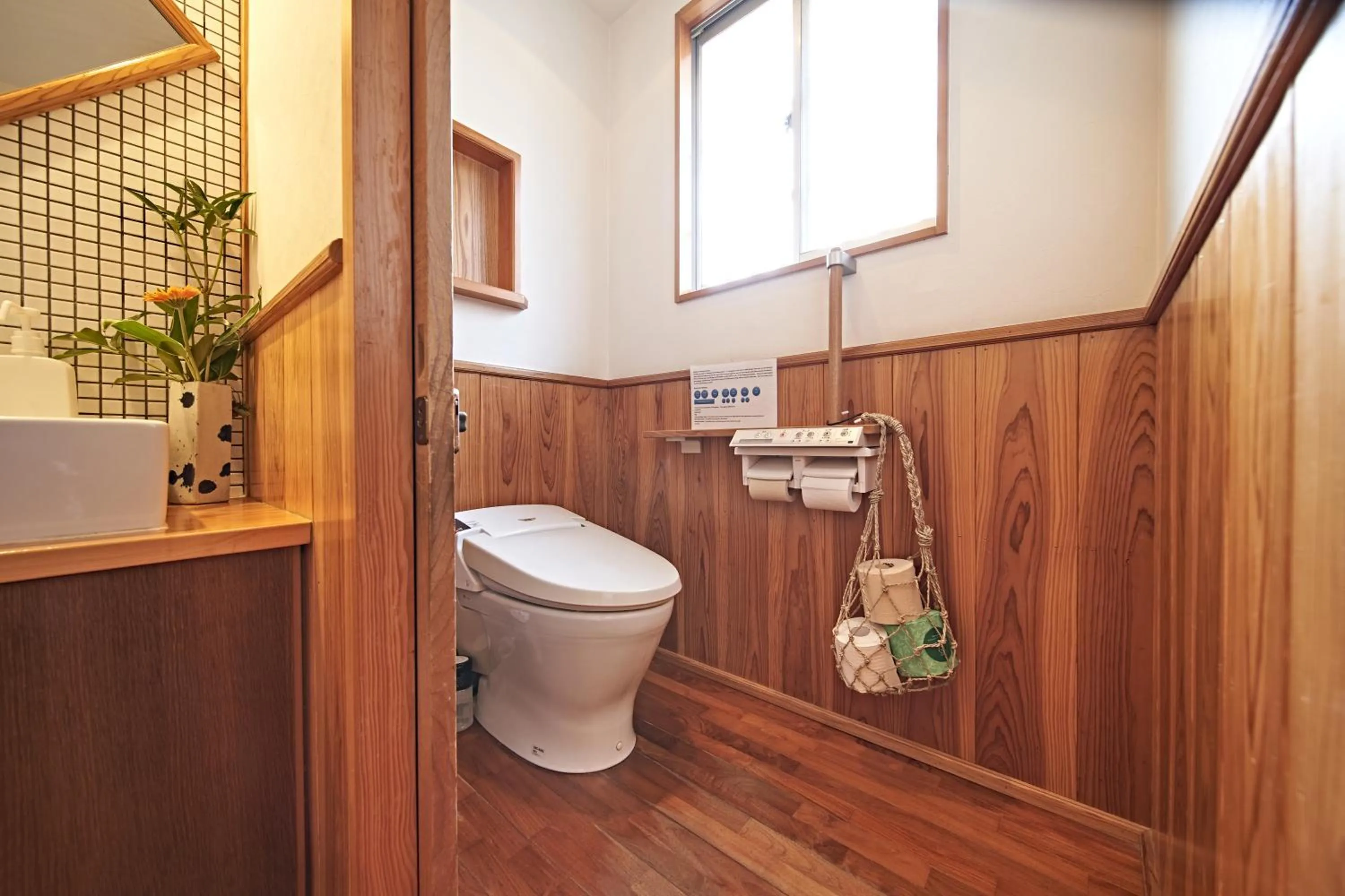 Toilet in Yamada Bessou くつろぎの温泉宿 山田別荘