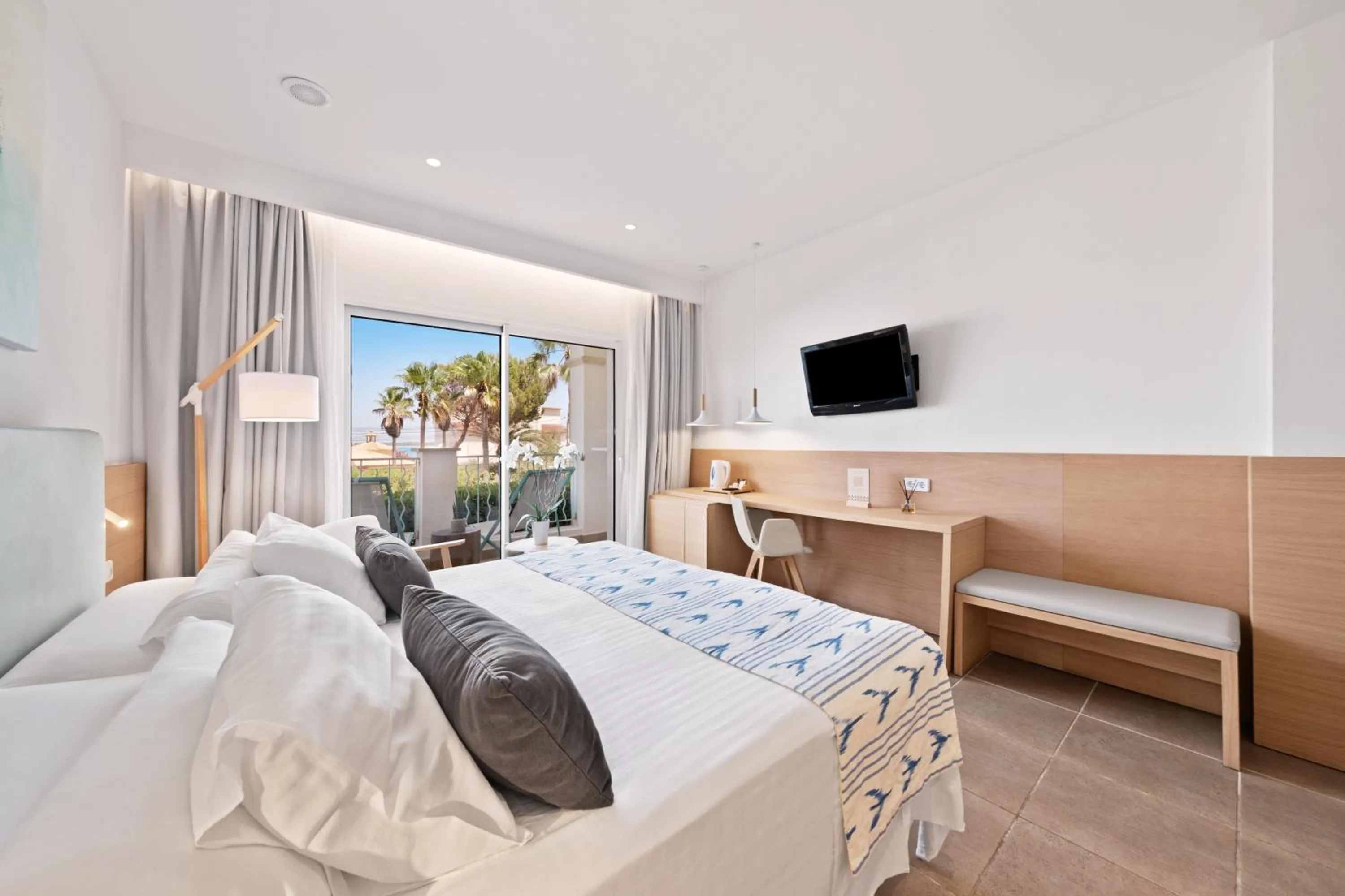 Bed in Hotel Villa Chiquita - Adults Only - Over 12