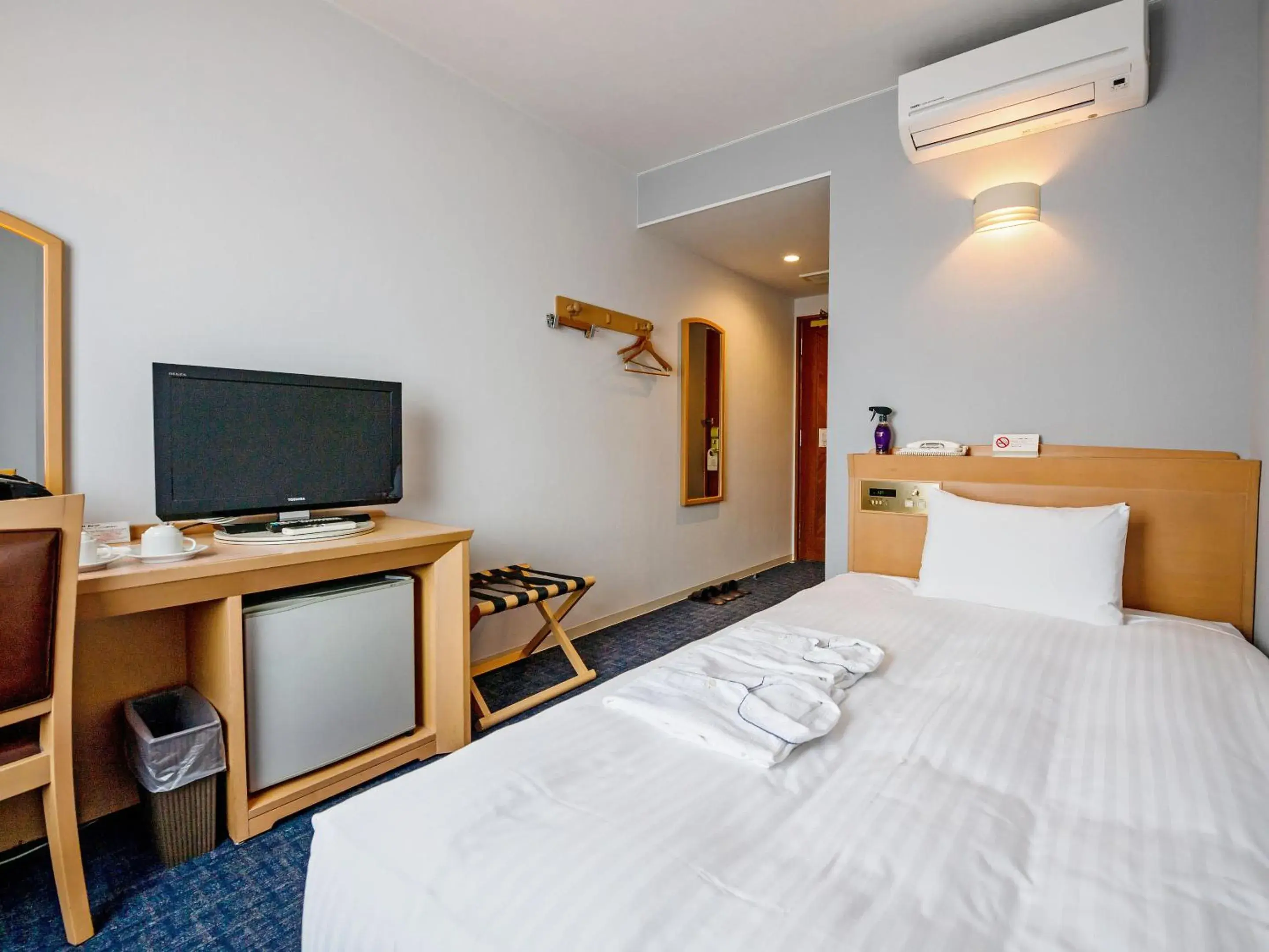 Semi Double/14㎡/Main Building(Smoking) - single occupancy in Hotel Azat Naha Semi Double/14㎡/Main Building(Smoking) - single occupancy in Hotel Azat Naha