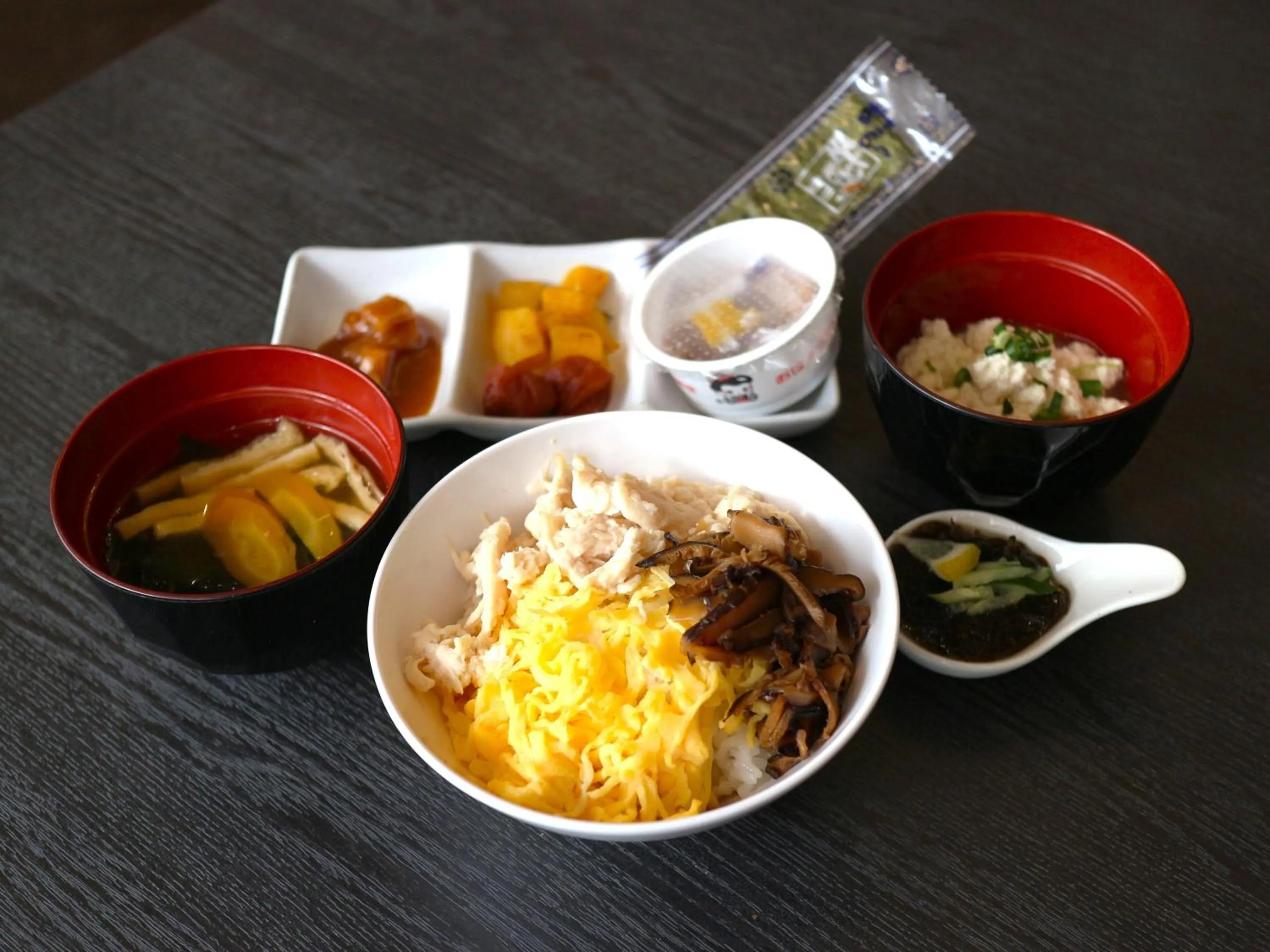 Restaurant/places to eat in Hotel Azat Naha