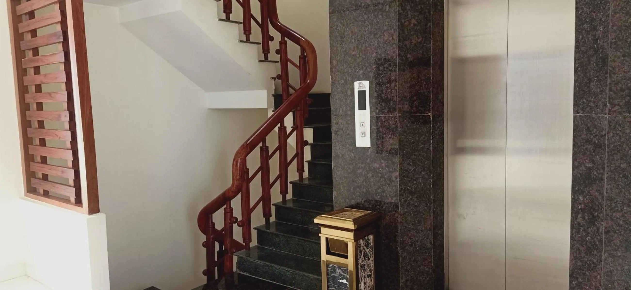 Property building in Hoang Oanh Hotel