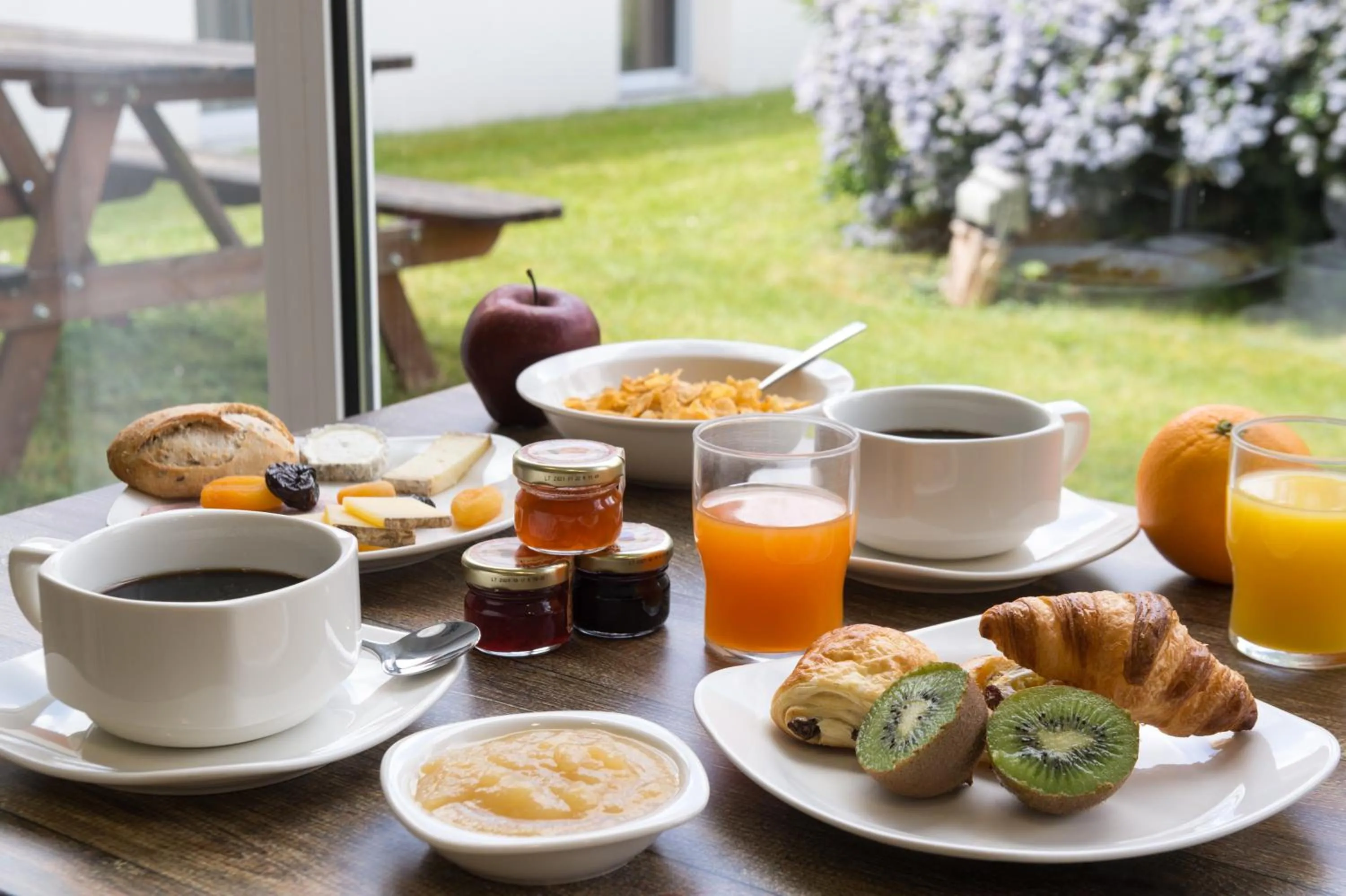Food close-up in Hotel The Originals Tours Sud Pic Epeiche (ex Inter-Hotel)