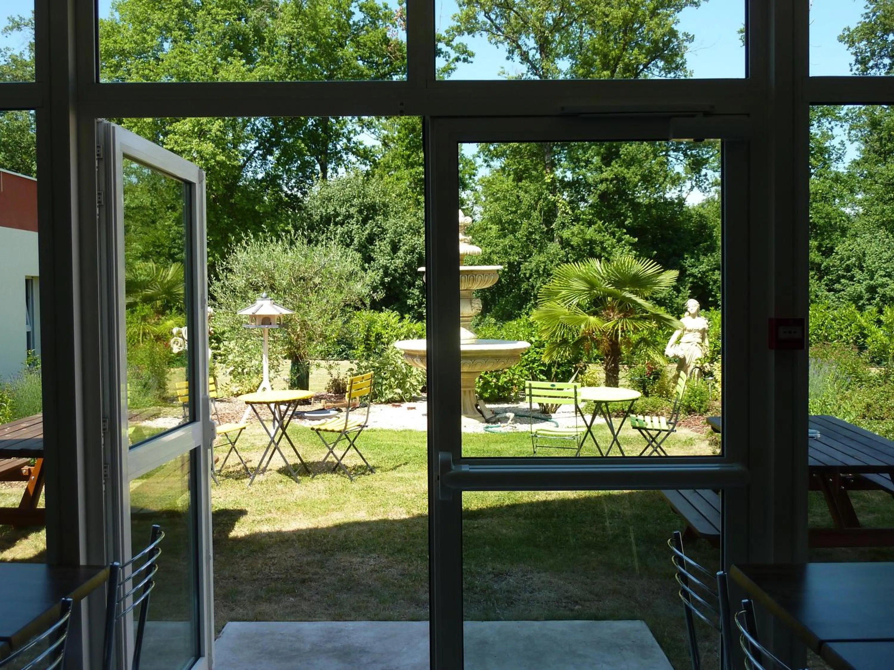 Garden view in Hotel The Originals Tours Sud Pic Epeiche (ex Inter-Hotel)