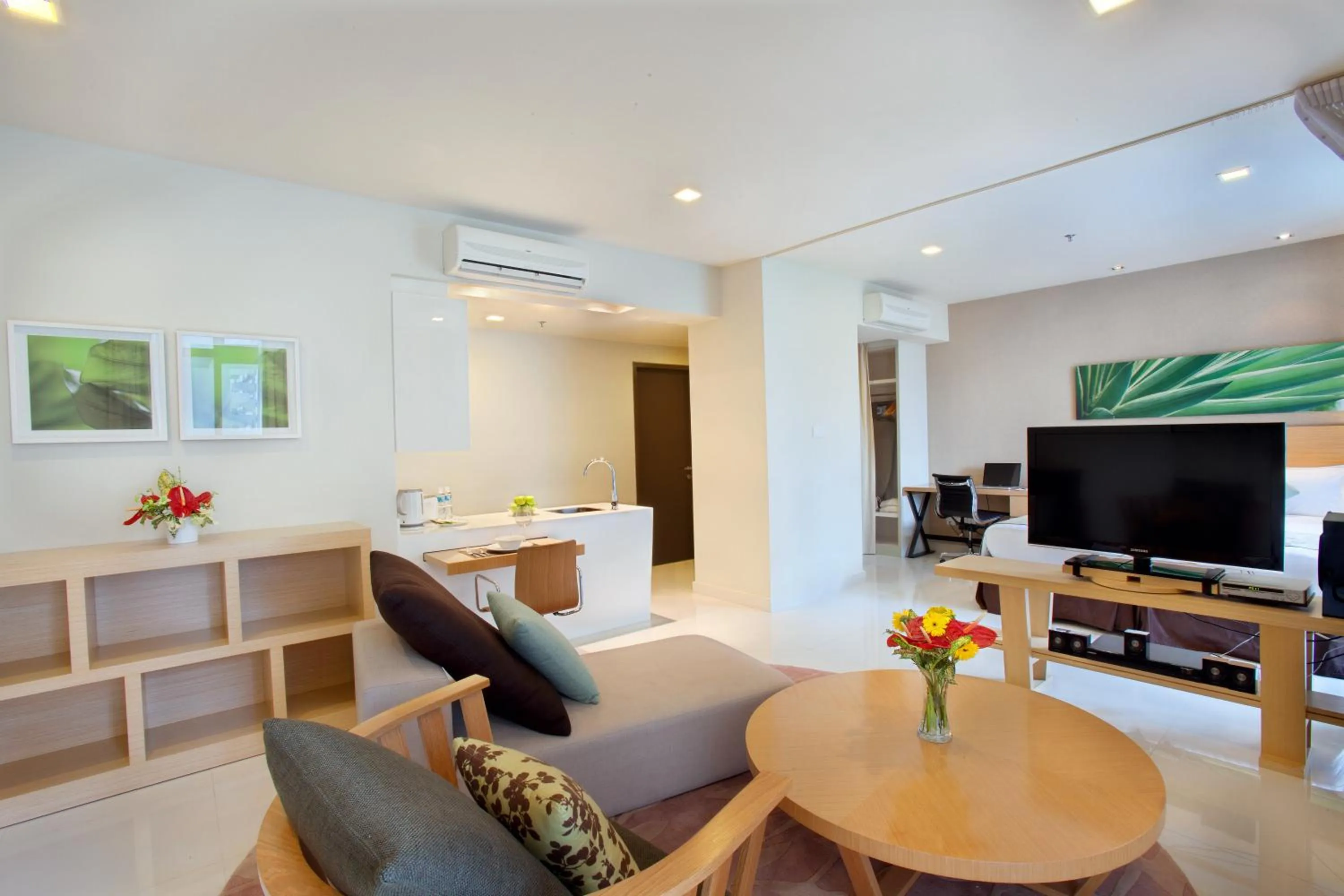 TV and multimedia in PARKROYAL Serviced Suites Kuala Lumpur
