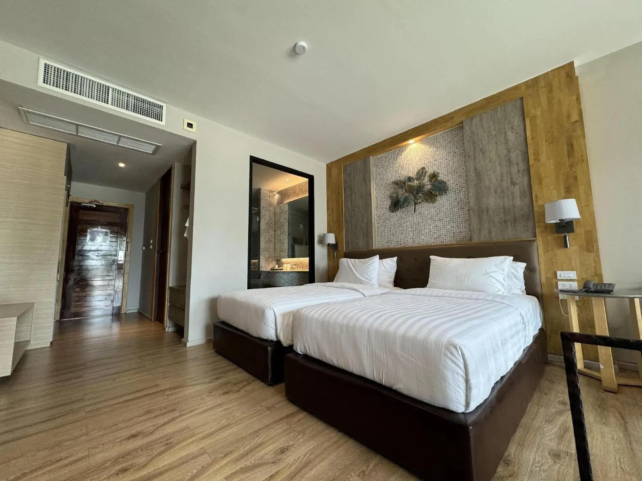 Deluxe Twin Room in La Isla Pranburi Beach Resort Deluxe Twin Room in La Isla Pranburi Beach Resort