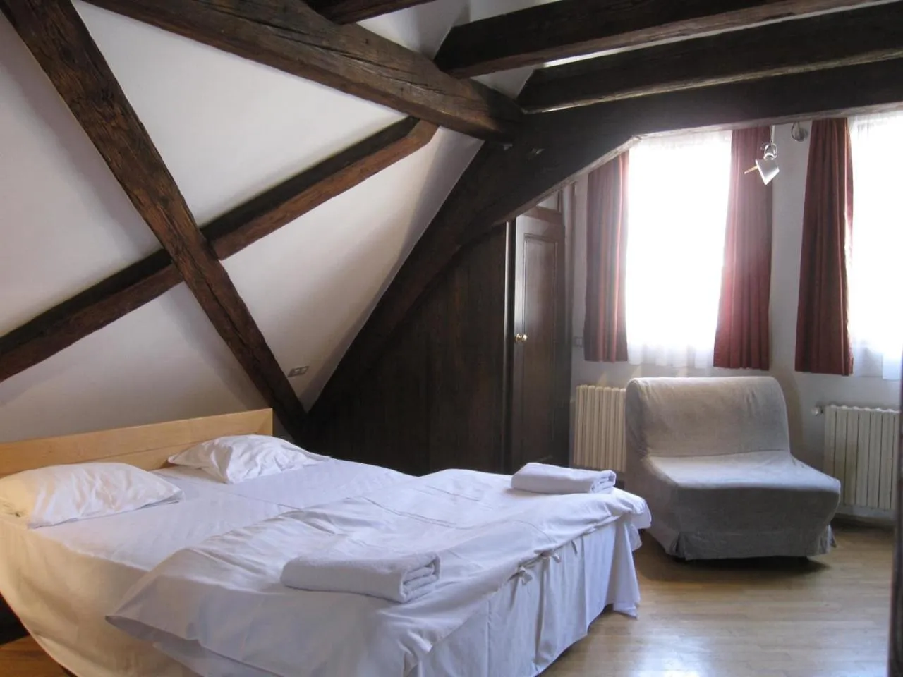 Bedroom, Bed in Residence Thunovska