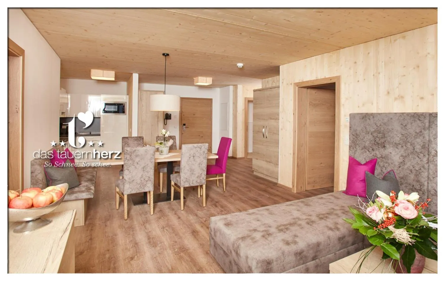 Living room, Bed in Das Tauernherz