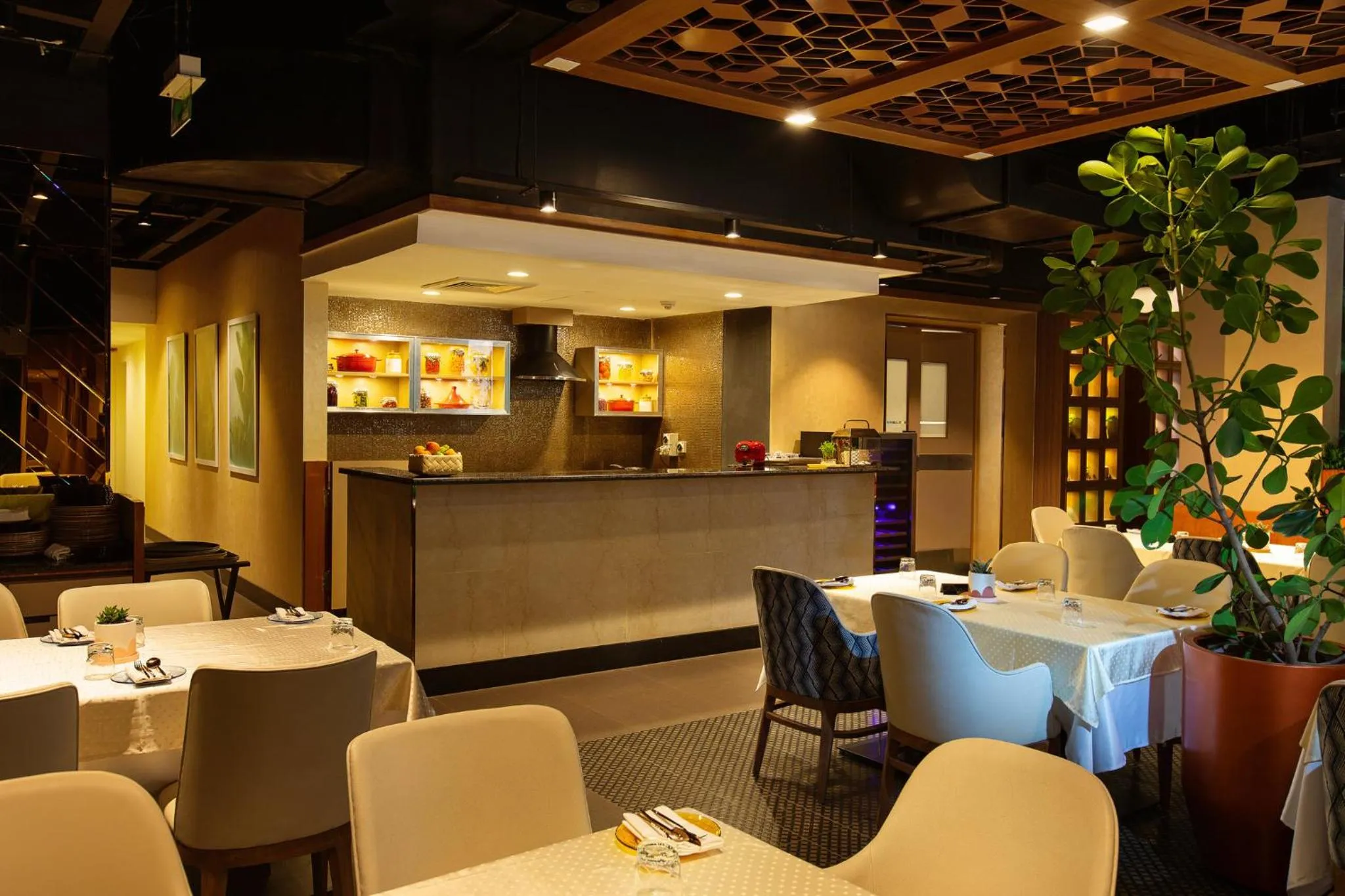 Restaurant/places to eat in Holiday Inn Bengaluru Racecourse by IHG