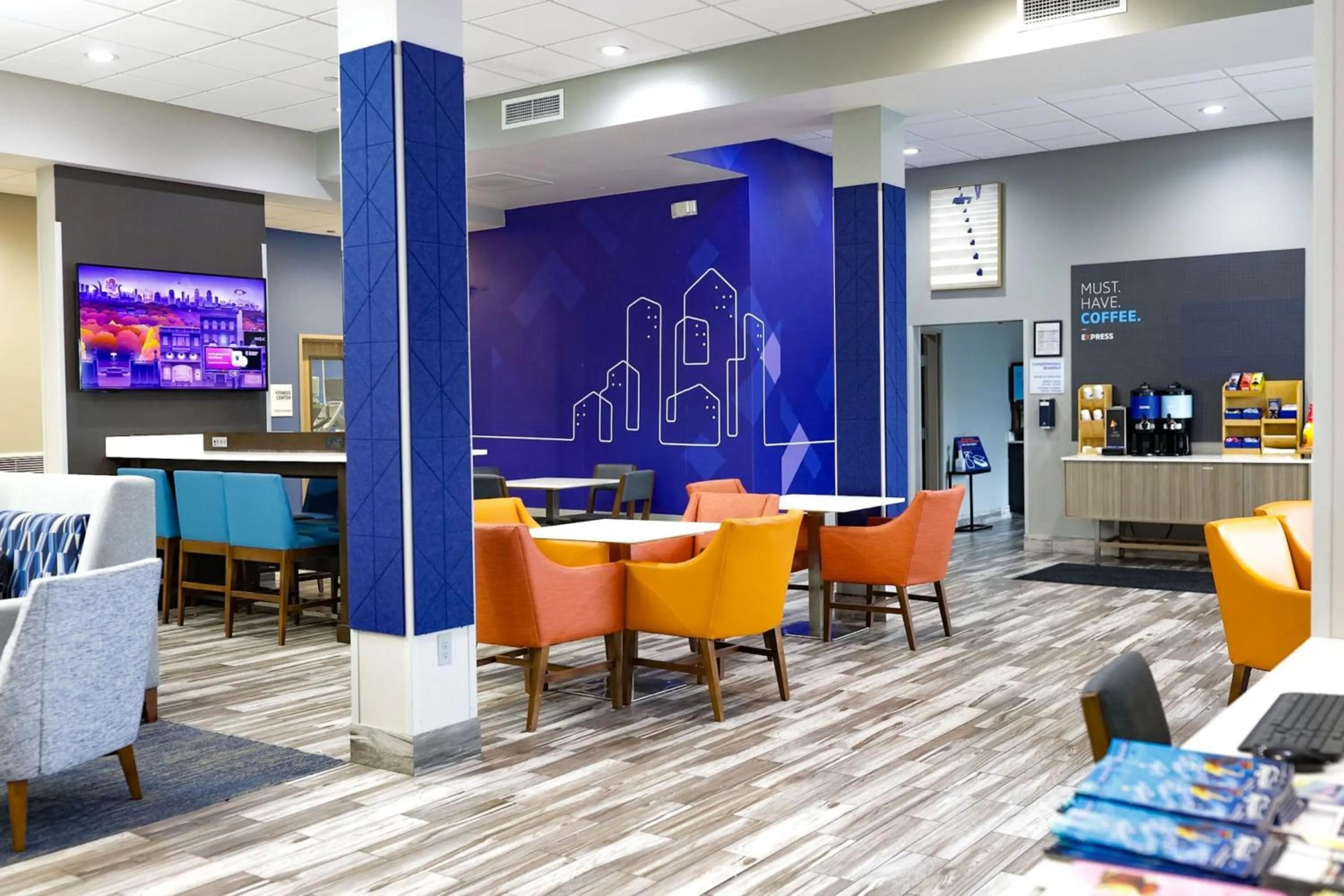 TV and multimedia in Holiday Inn Express & Suites Memphis Arpt Elvis Presley Blv by IHG