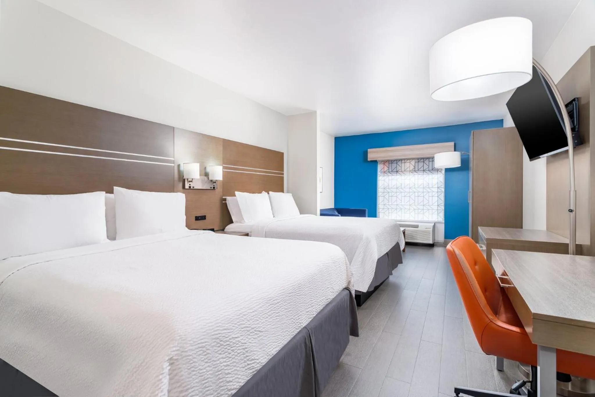 Photo of the whole room, Bed in Holiday Inn Express & Suites Memphis Arpt Elvis Presley Blv by IHG