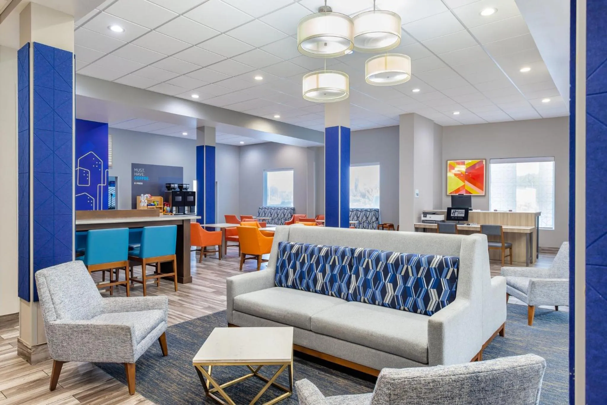 Property building in Holiday Inn Express & Suites Memphis Arpt Elvis Presley Blv by IHG