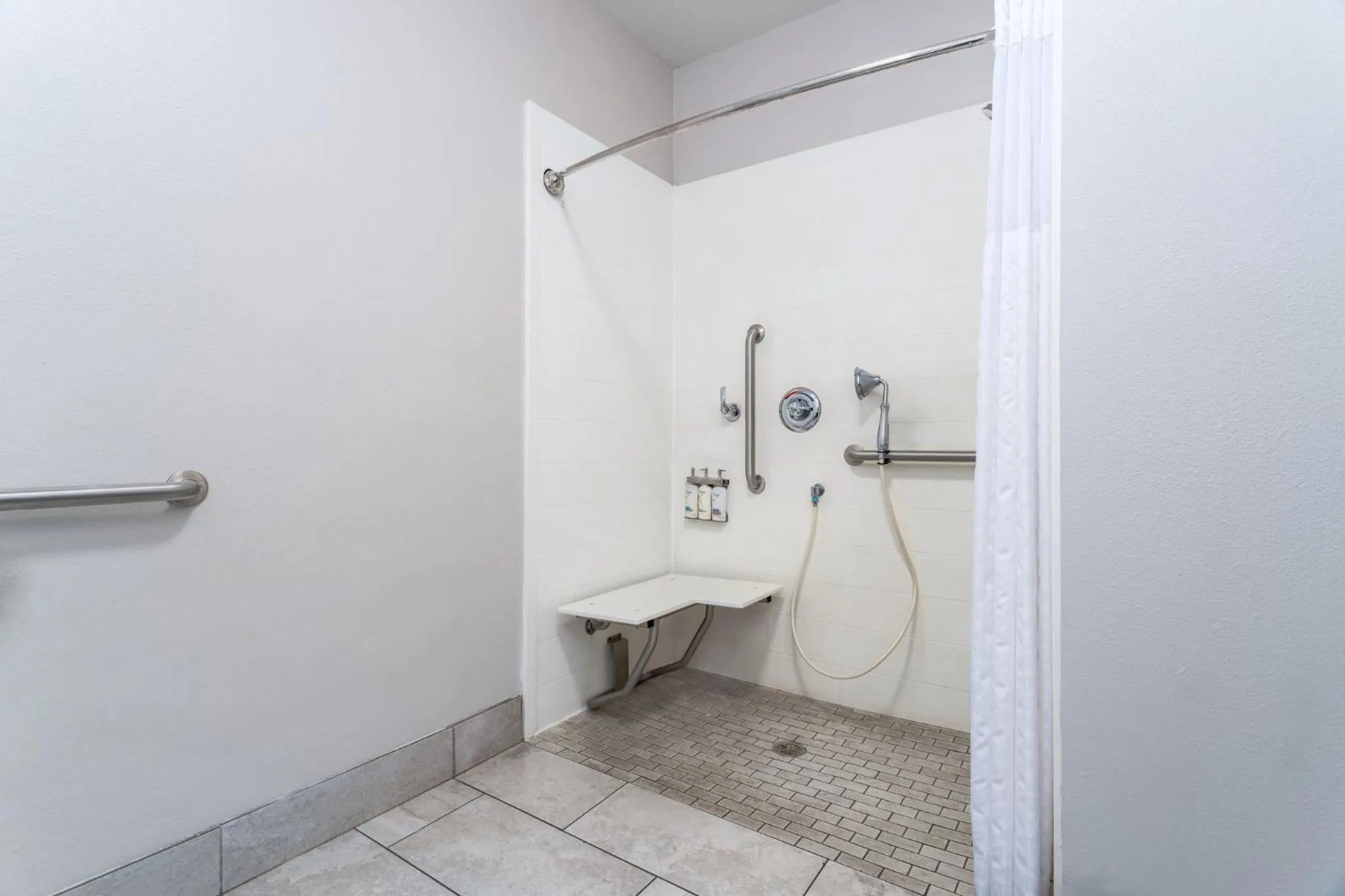 Photo of the whole room in Holiday Inn Express & Suites Memphis Arpt Elvis Presley Blv by IHG