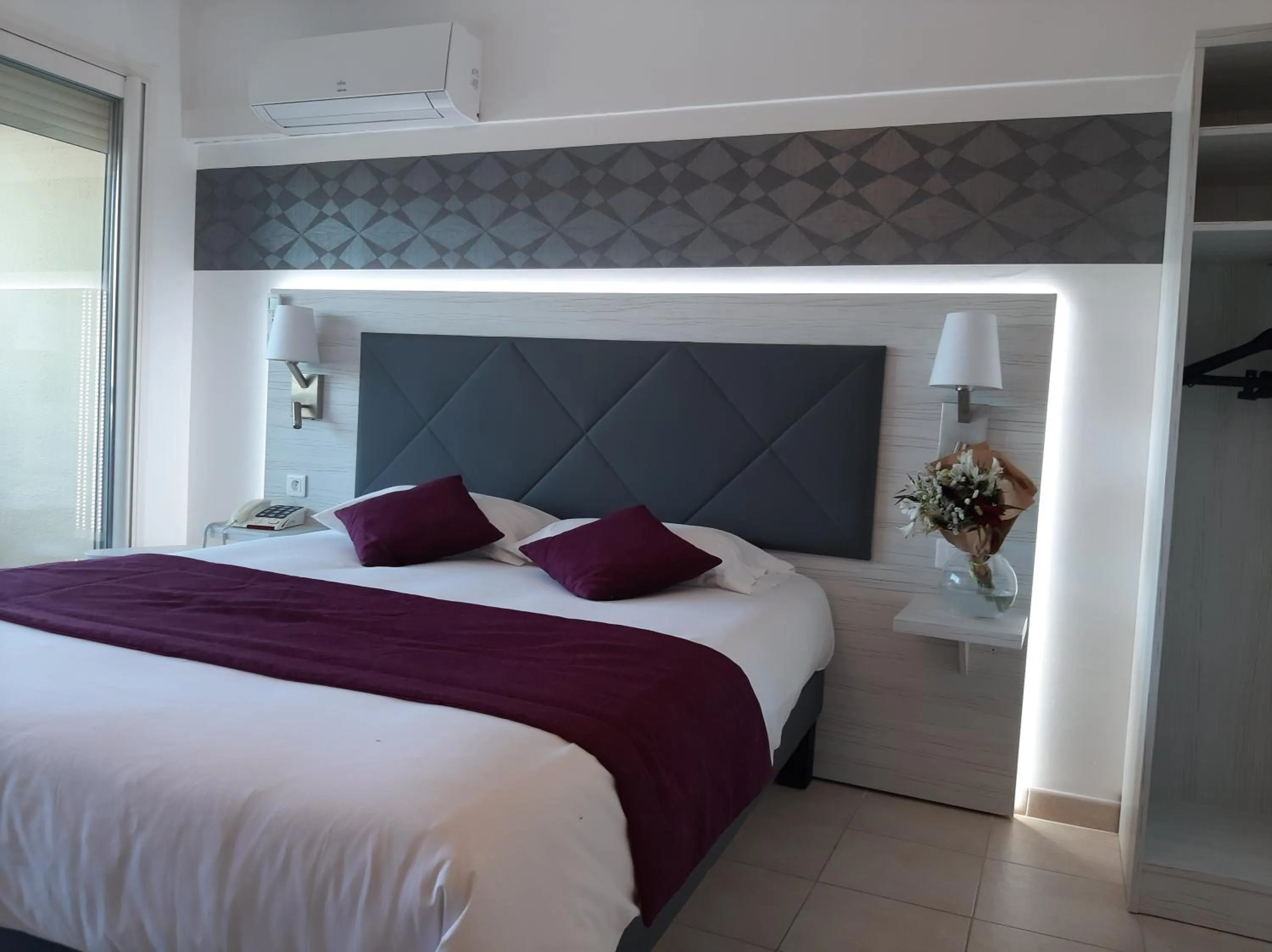 Bed in Logis Hotel Le Col De L'ange