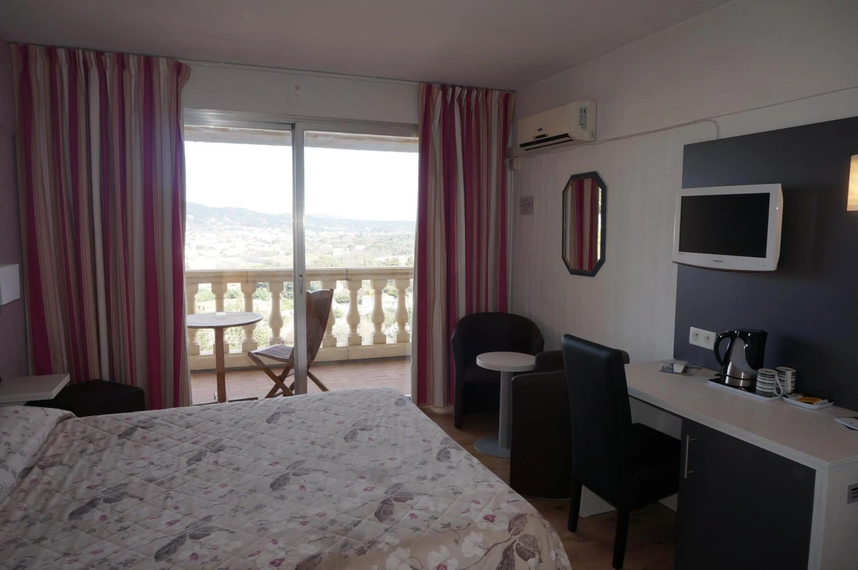 Bedroom, Bed in Logis Hotel Le Col De L'ange