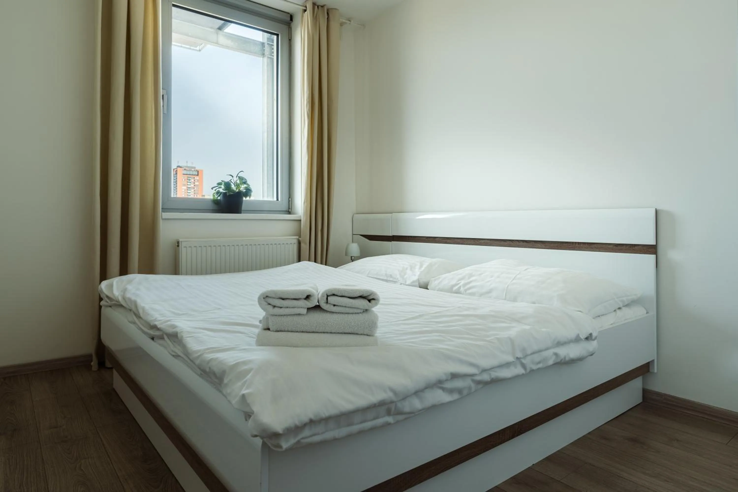 Bedroom, Bed in Apollis Business&Budget by Ambiente