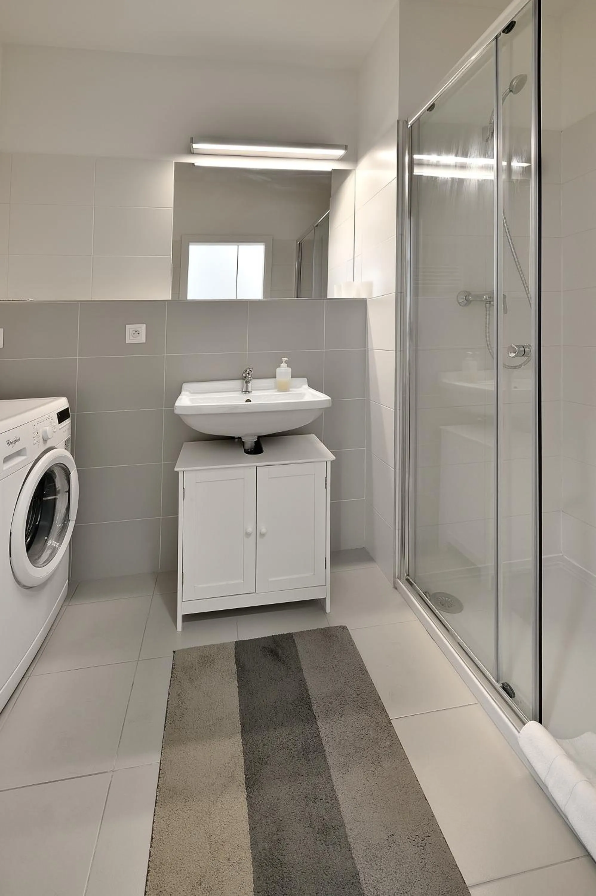 Bathroom in Apollis Business&Budget by Ambiente