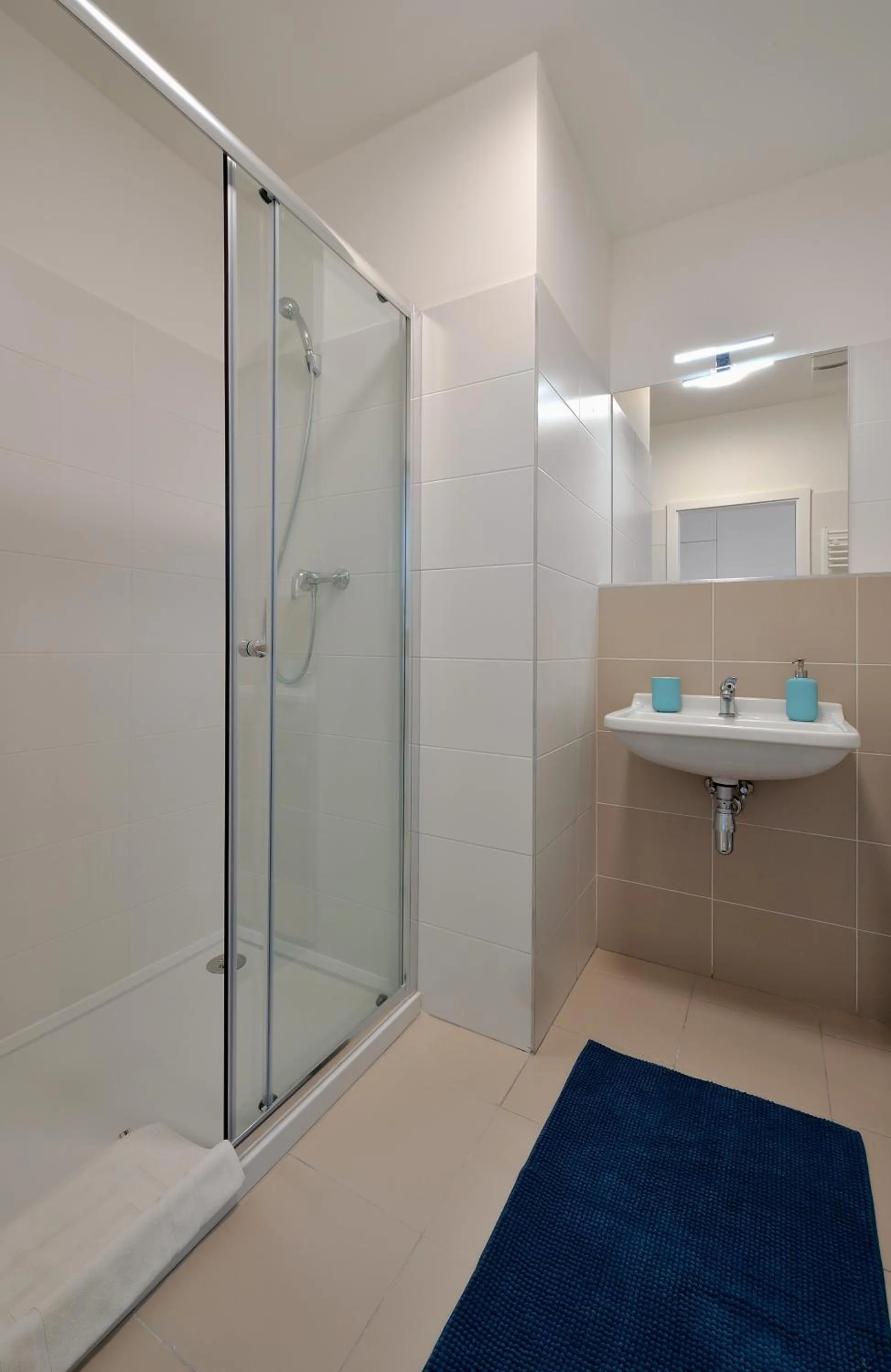 Bathroom in Apollis Business&Budget by Ambiente