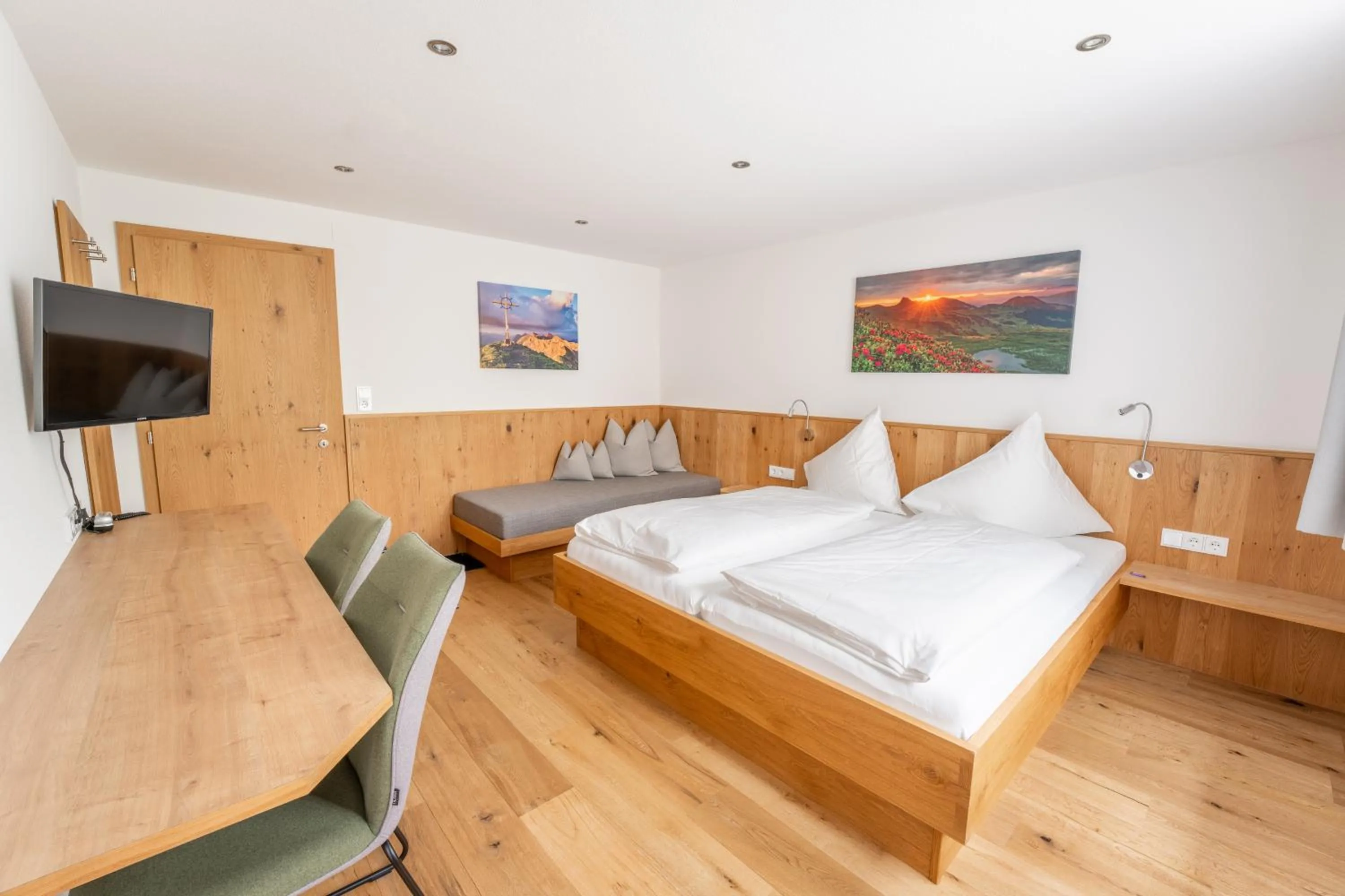 Photo of the whole room, Bed in Hotel Garni Krumbach