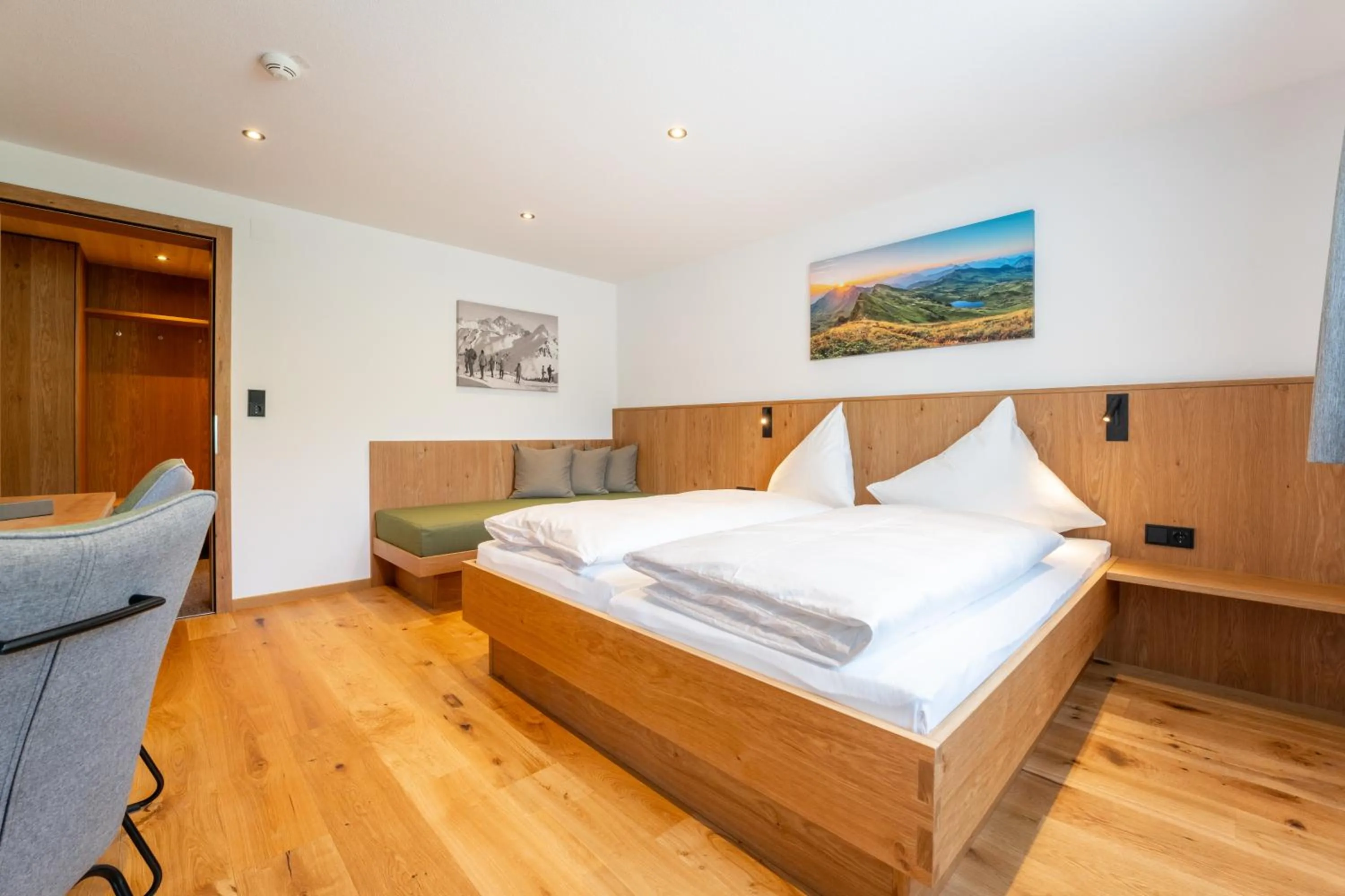 Photo of the whole room, Bed in Hotel Garni Krumbach