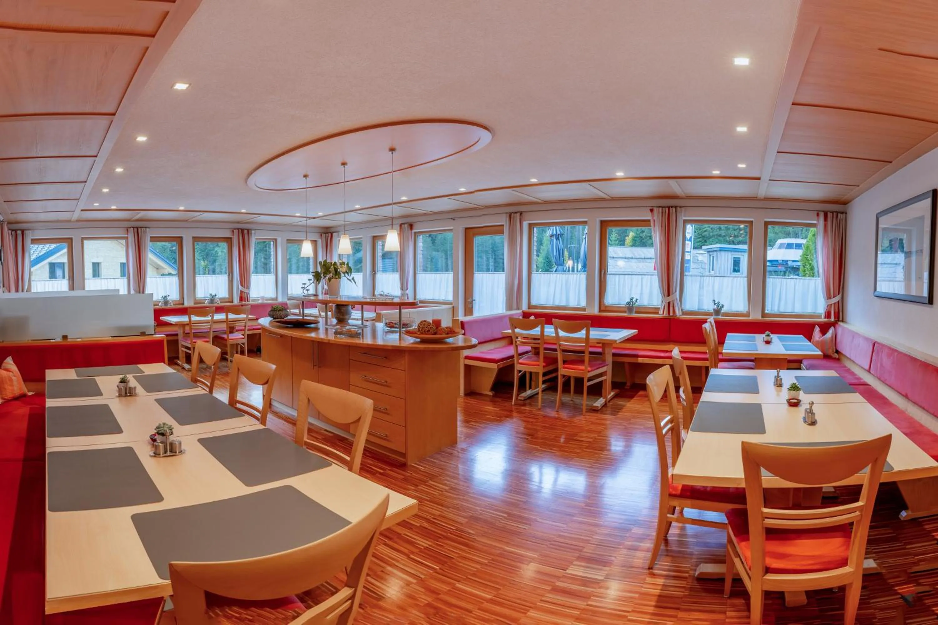 Restaurant/places to eat in Hotel Garni Krumbach