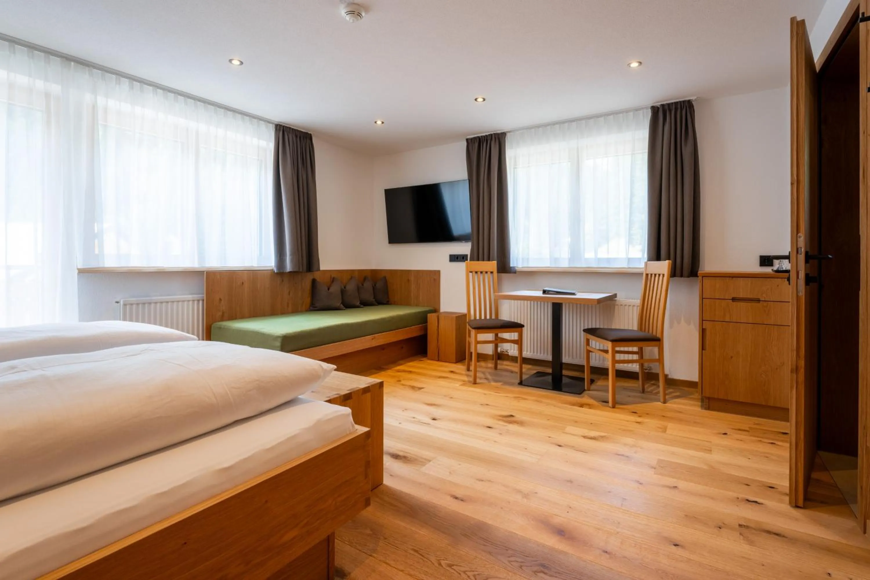 Photo of the whole room, Bed in Hotel Garni Krumbach