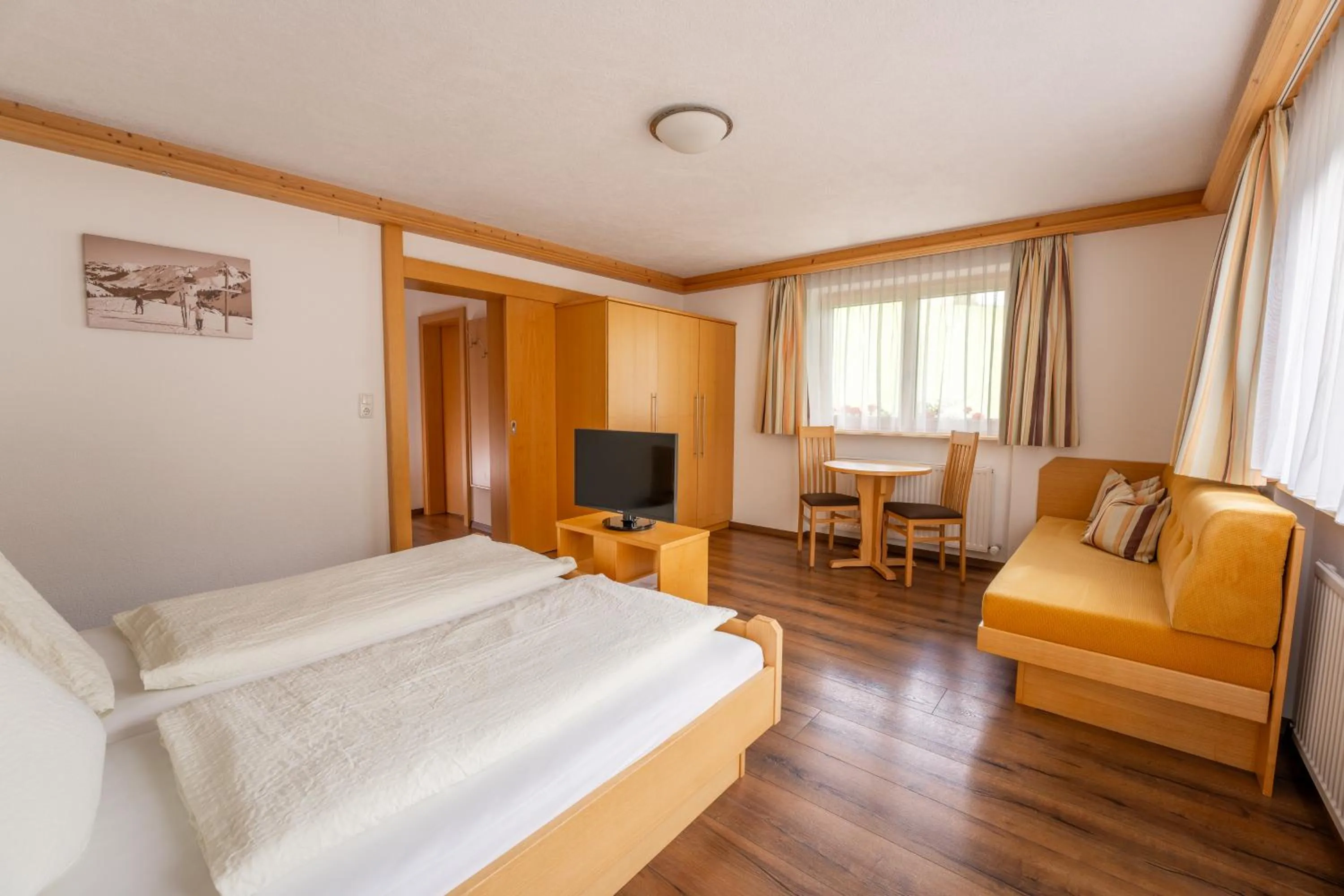 Photo of the whole room, Bed in Hotel Garni Krumbach