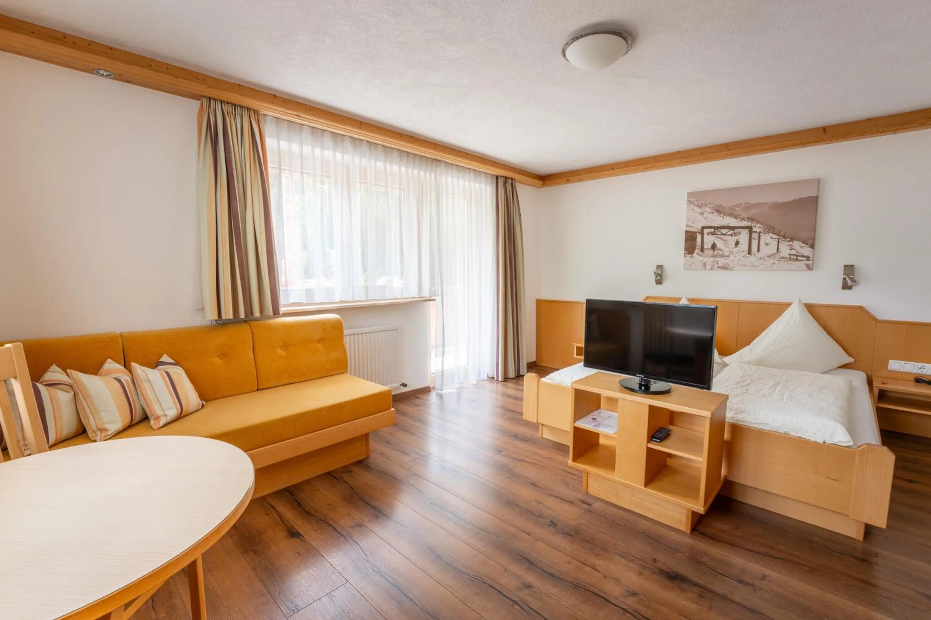 Photo of the whole room, Bed in Hotel Garni Krumbach