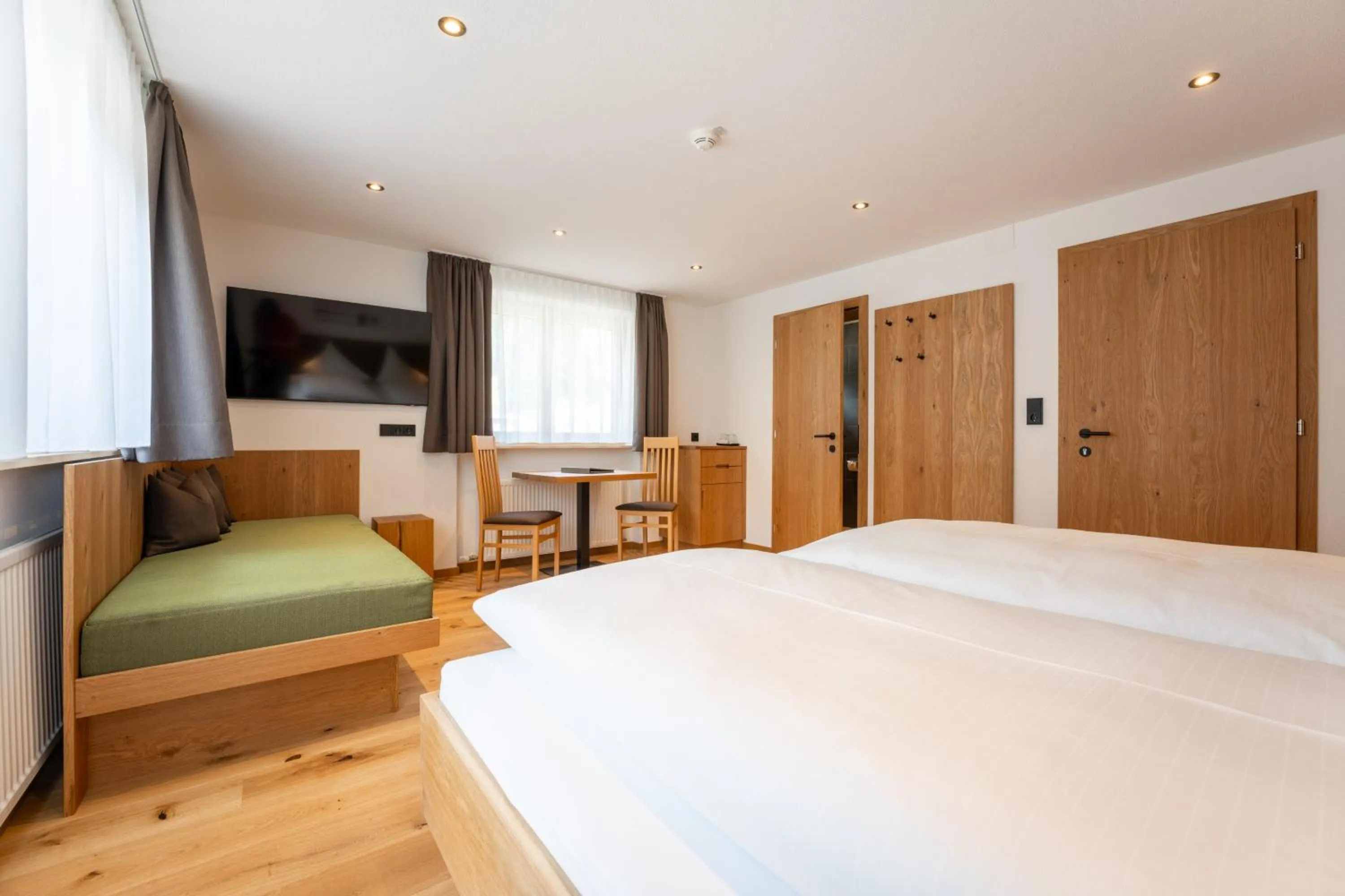 Photo of the whole room, Bed in Hotel Garni Krumbach