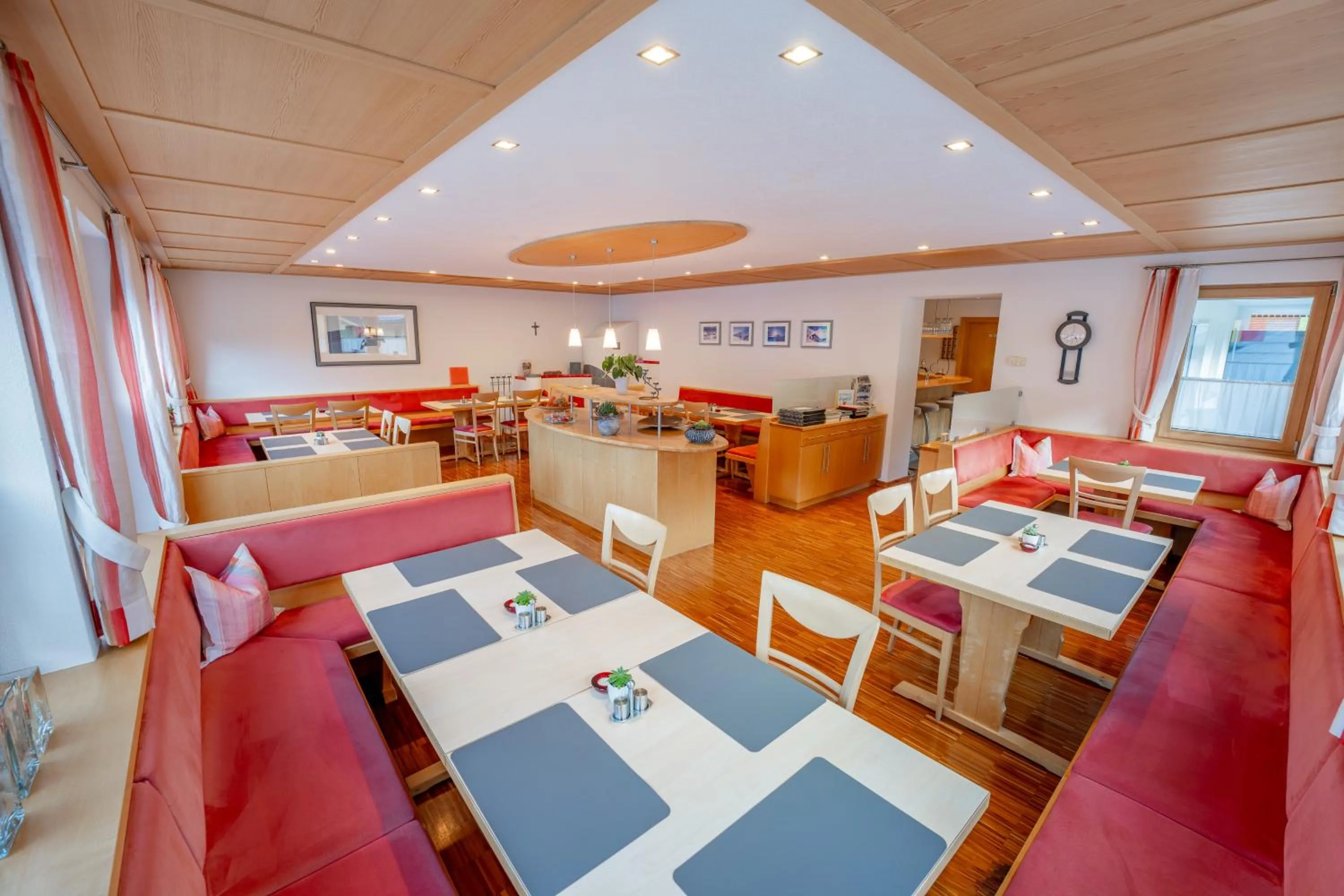 Restaurant/places to eat in Hotel Garni Krumbach