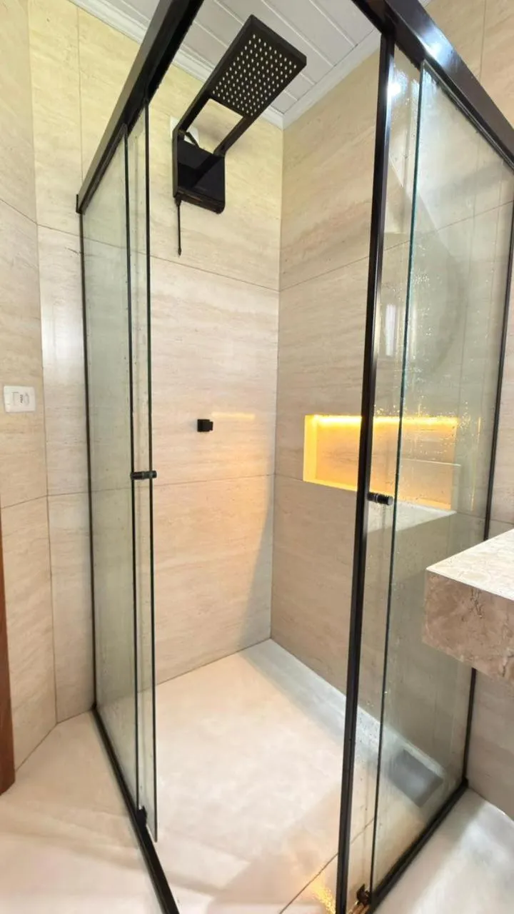 Shower in Hotel Catavento