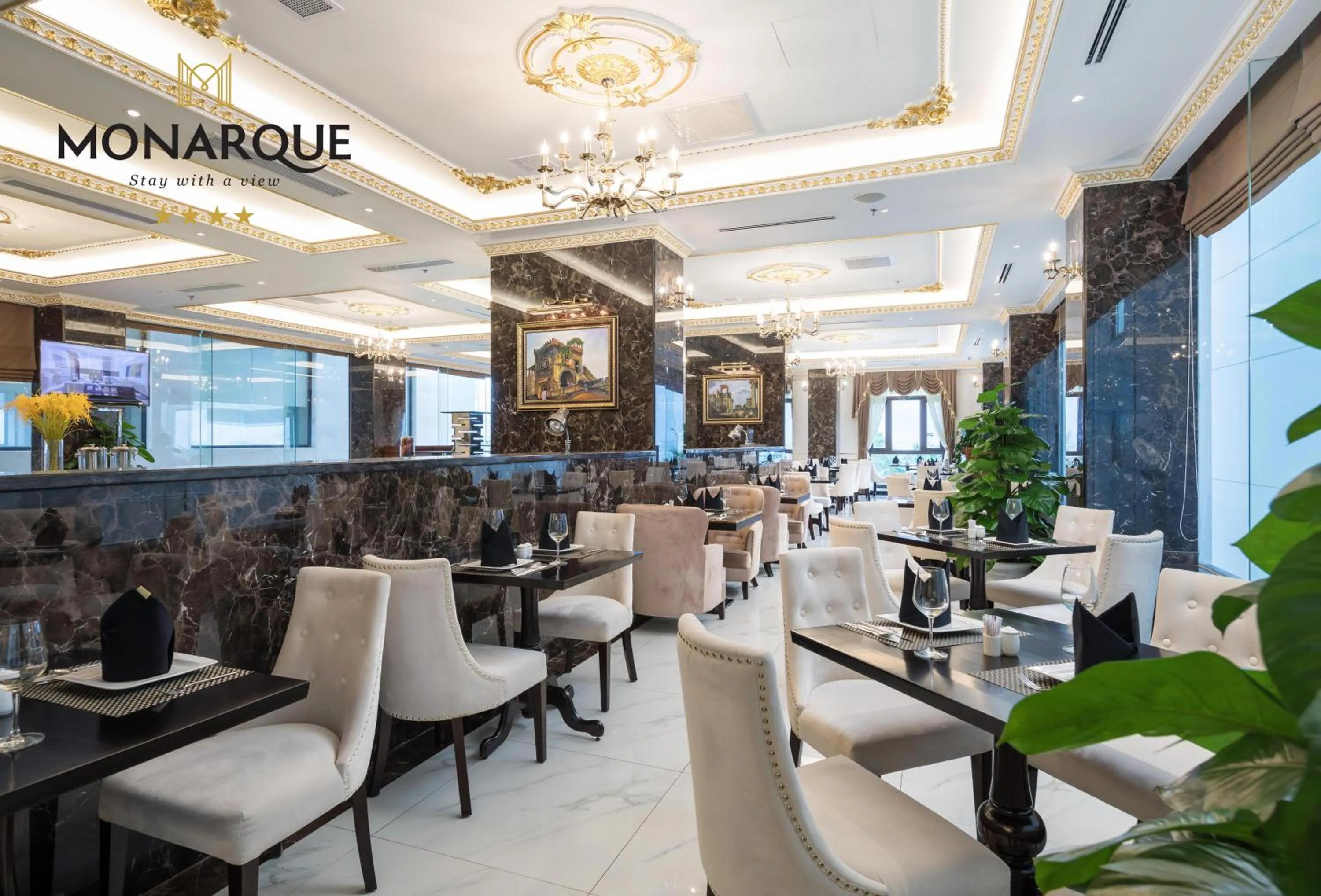 Restaurant/places to eat in Monarque Hotel Danang