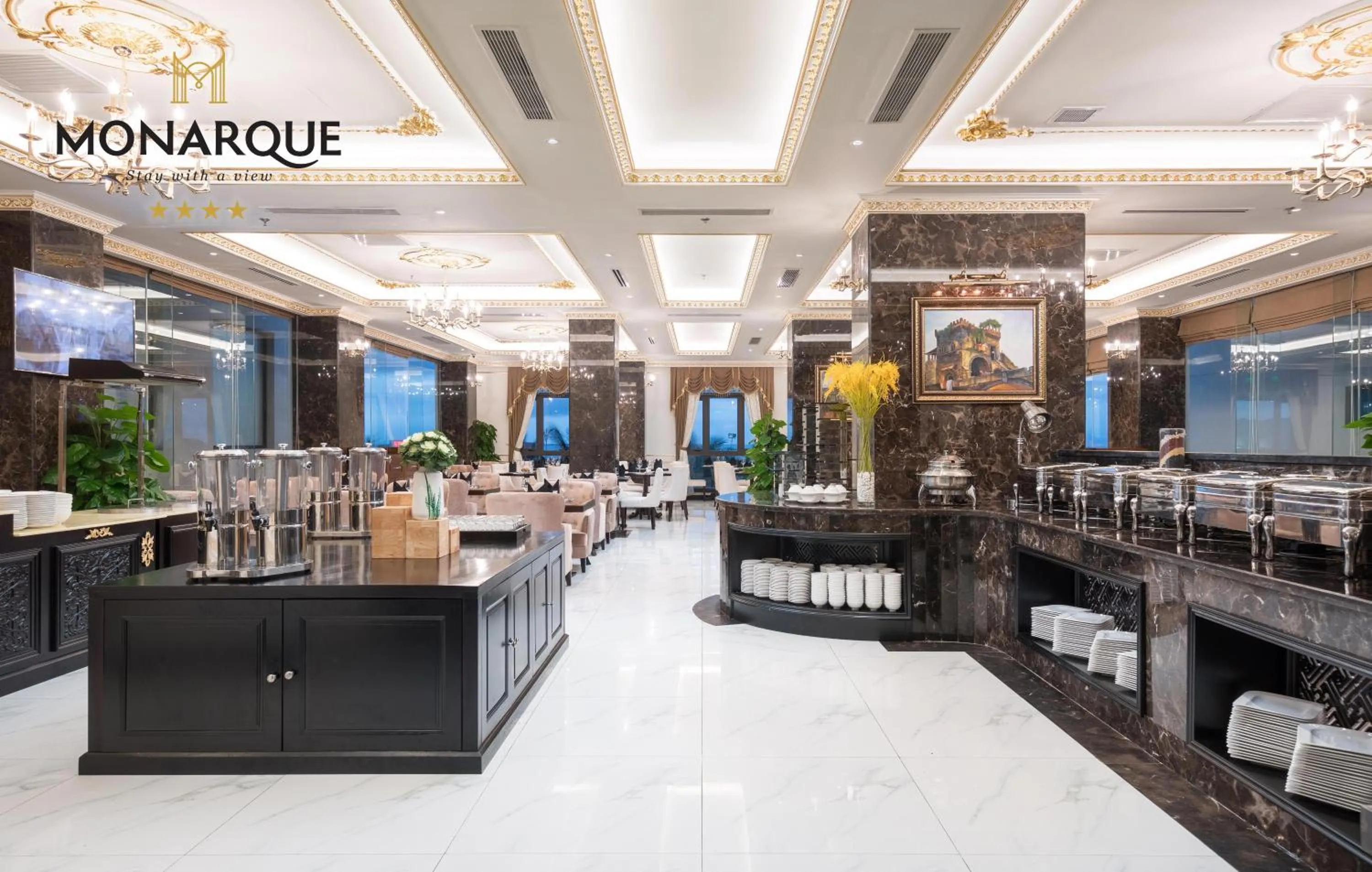Restaurant/places to eat in Monarque Hotel Danang
