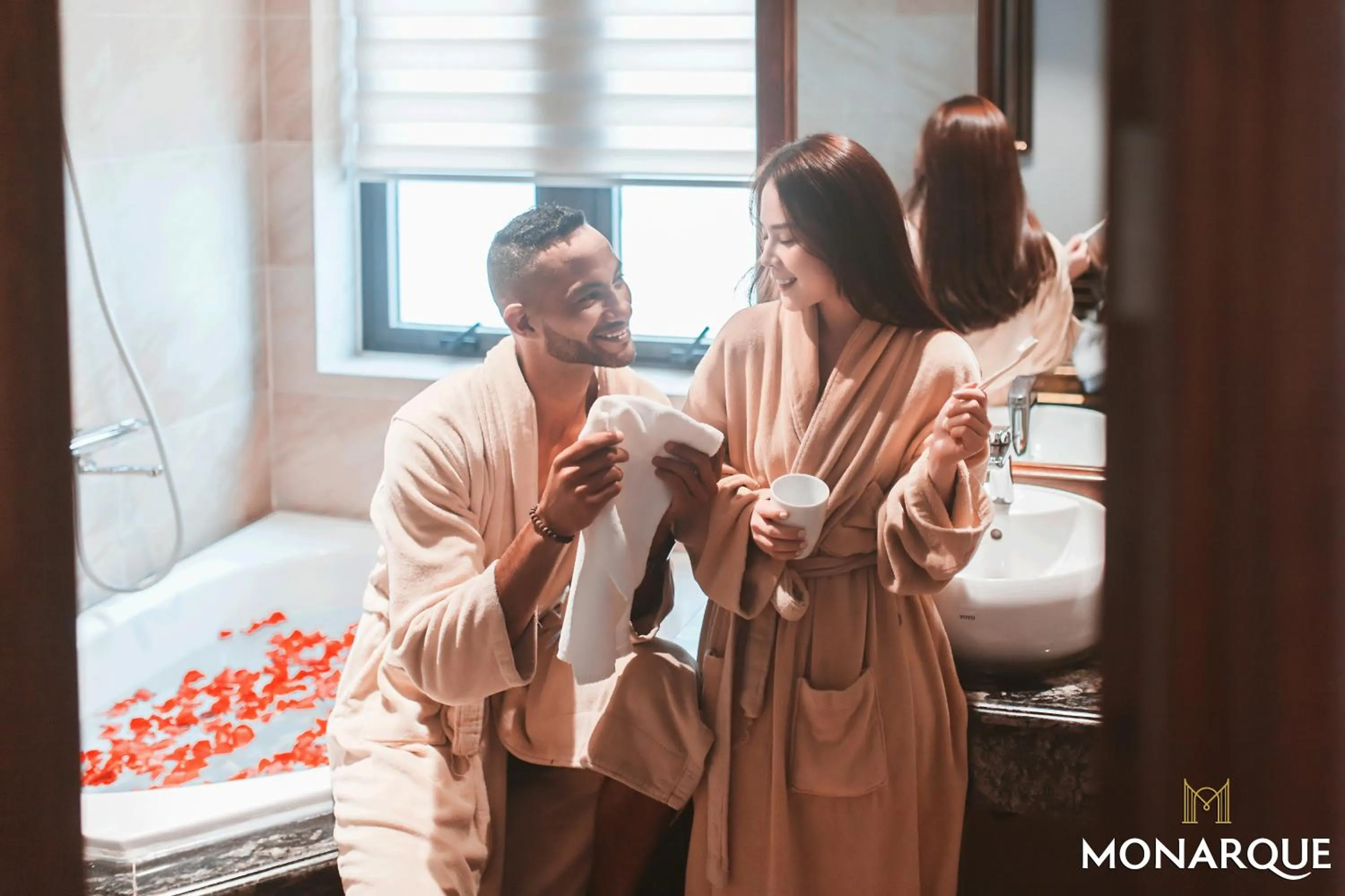 Bath, Bed in Monarque Hotel Danang