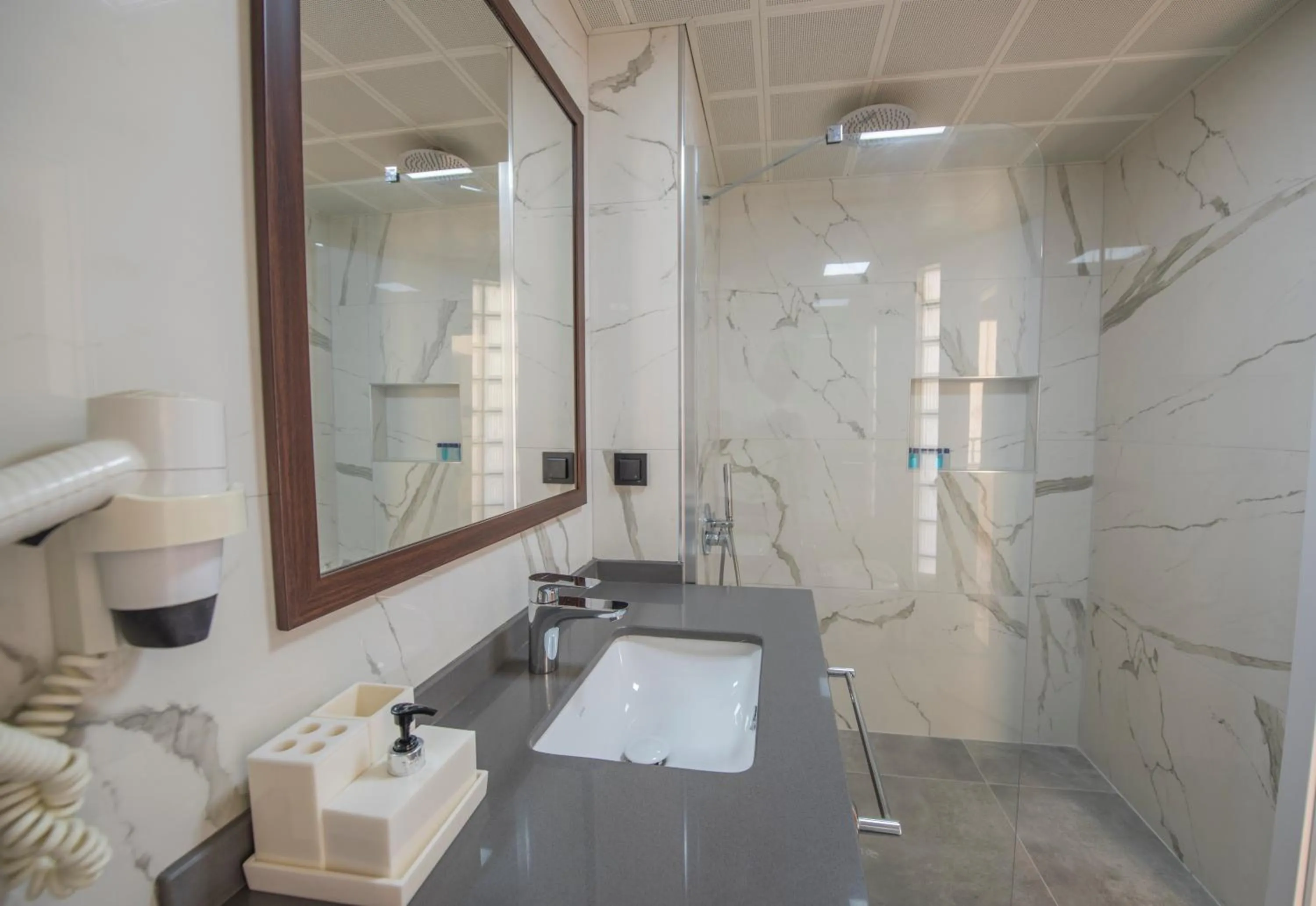 Shower in Belcehan Hotel