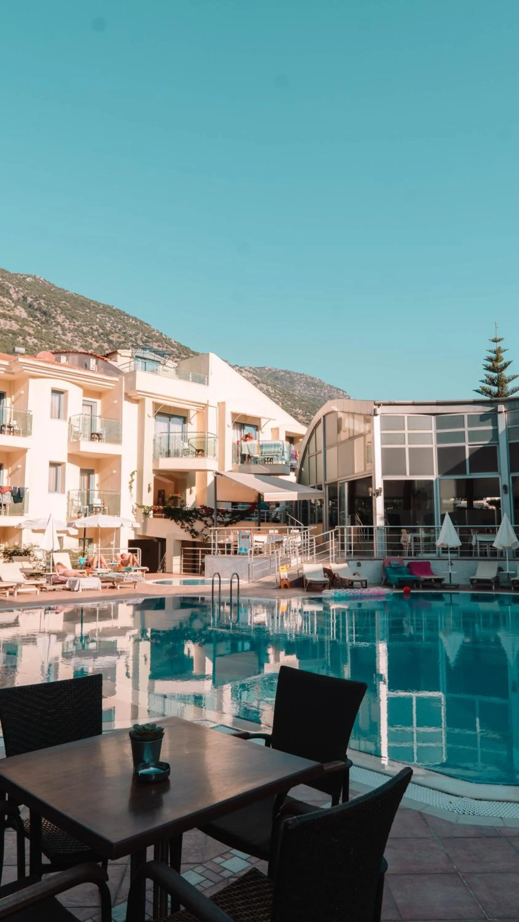 Restaurant/places to eat in Belcehan Hotel