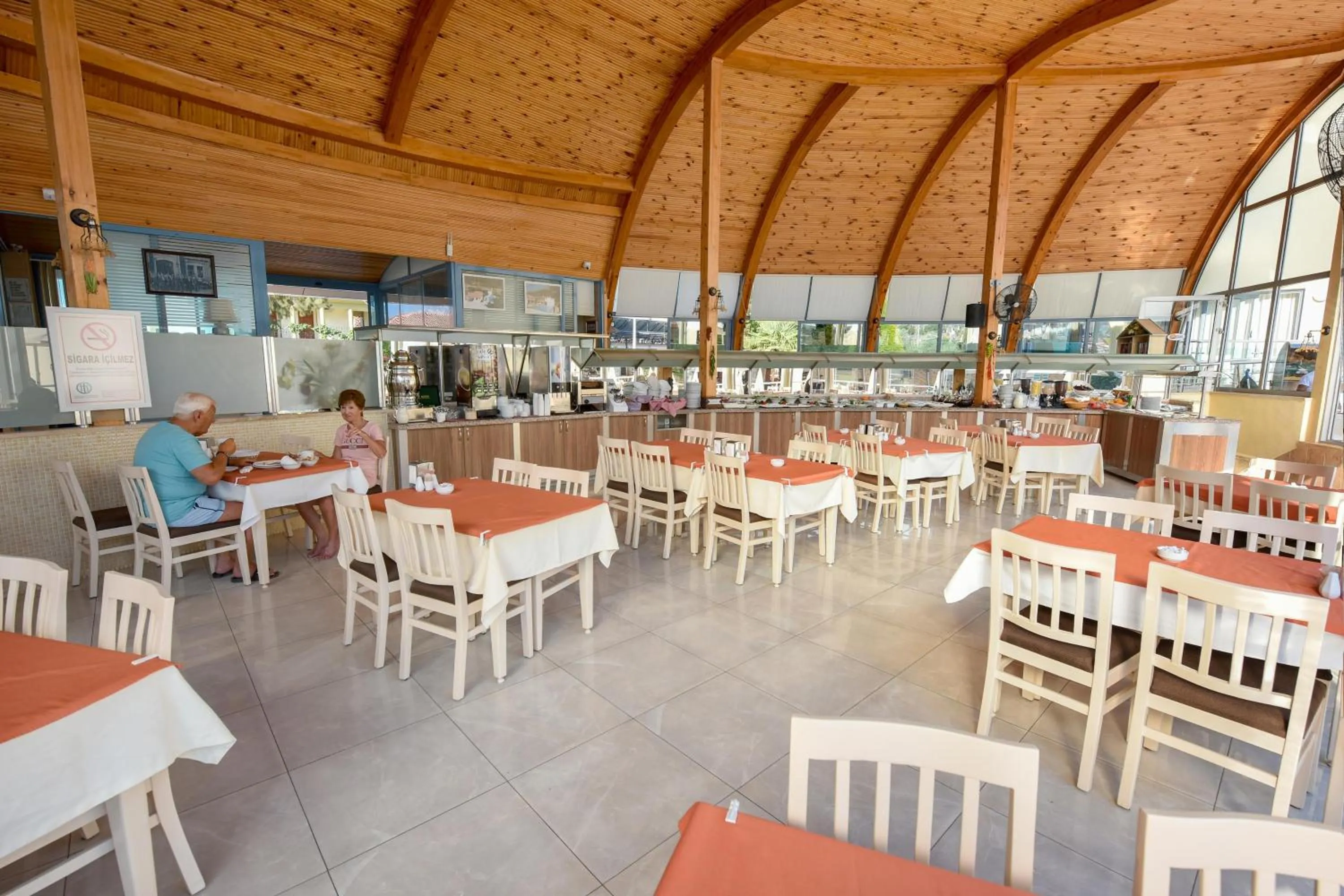 Restaurant/places to eat in Belcehan Hotel