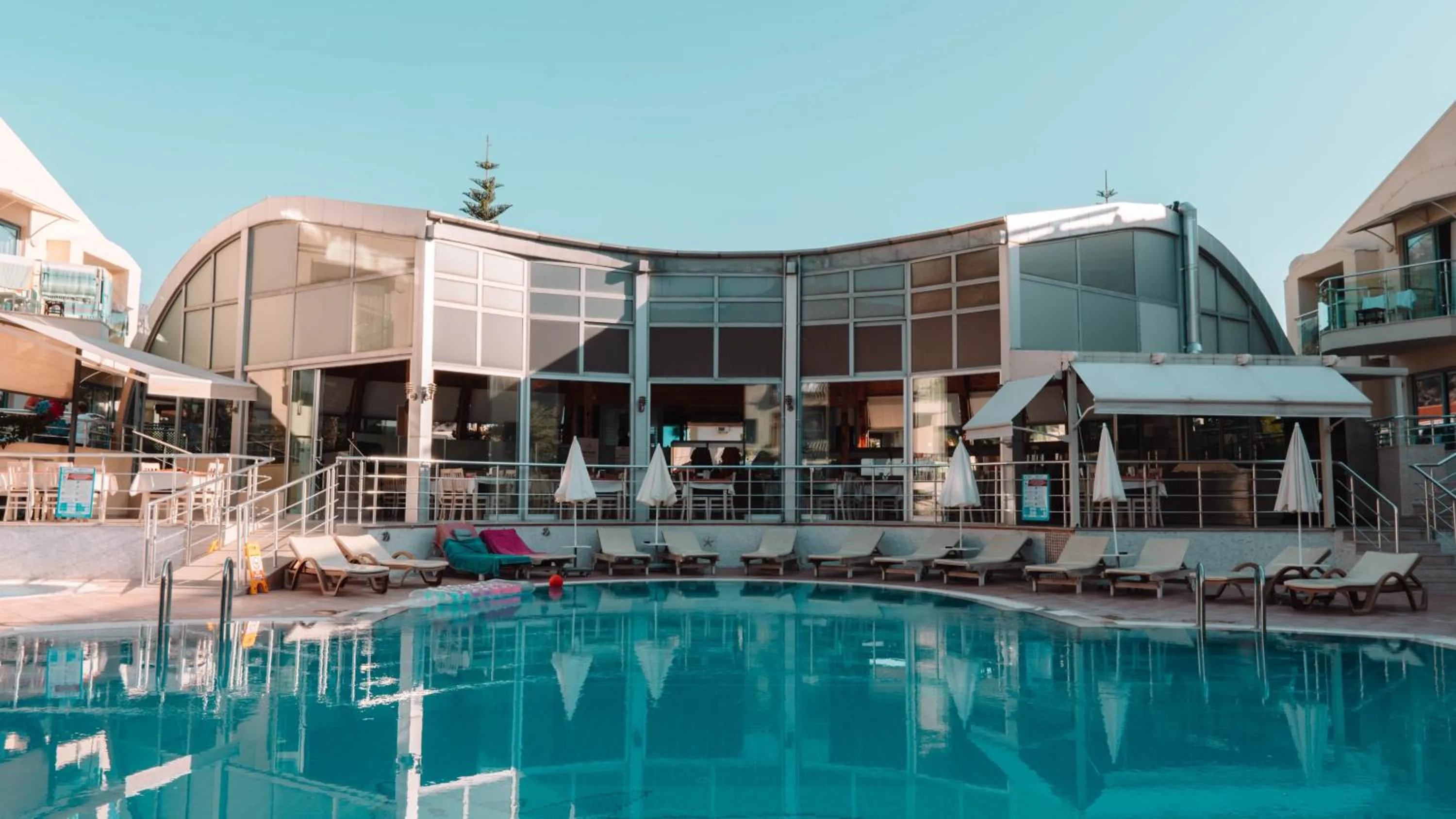 Restaurant/places to eat in Belcehan Hotel