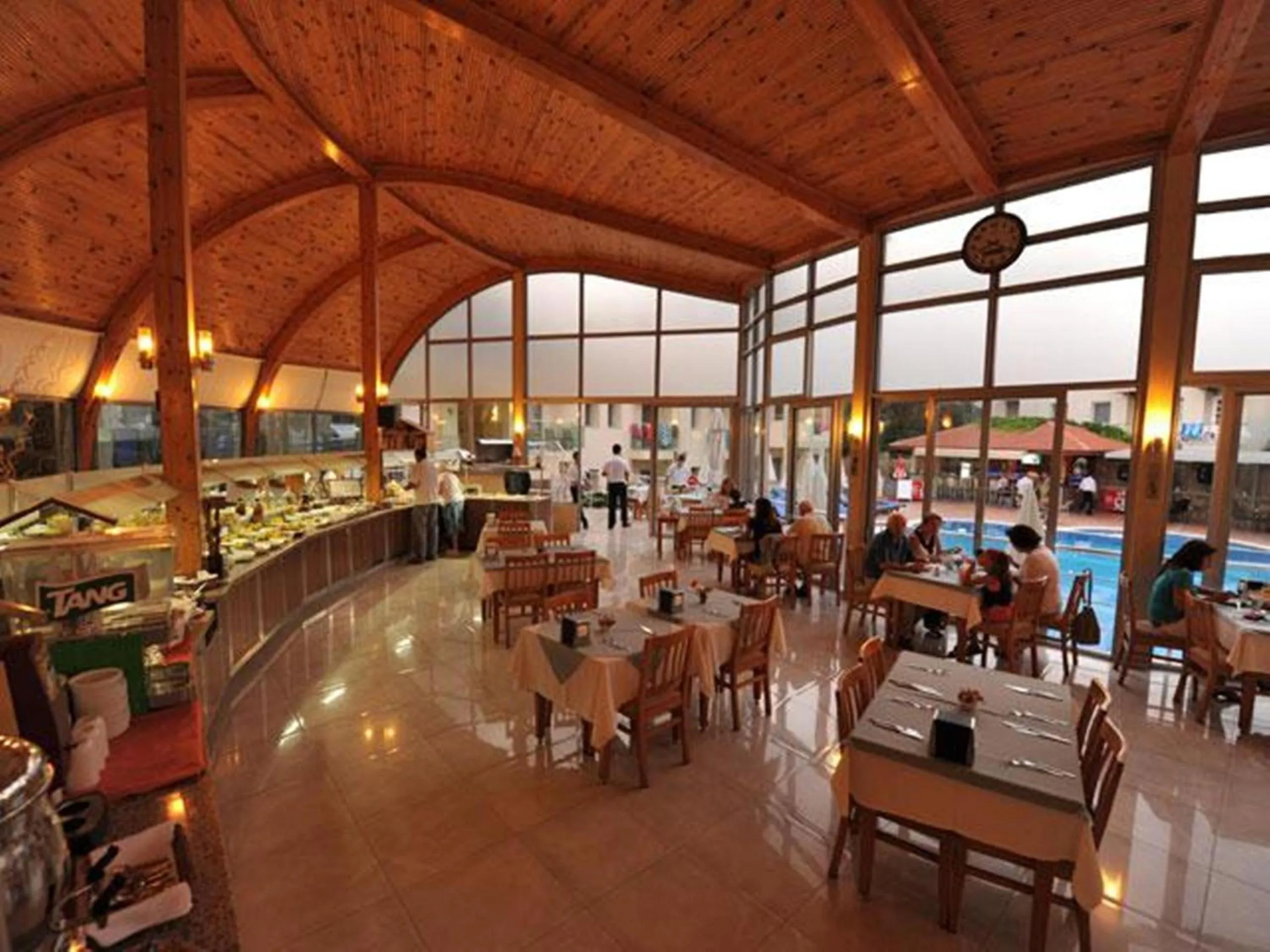 Restaurant/places to eat in Belcehan Hotel