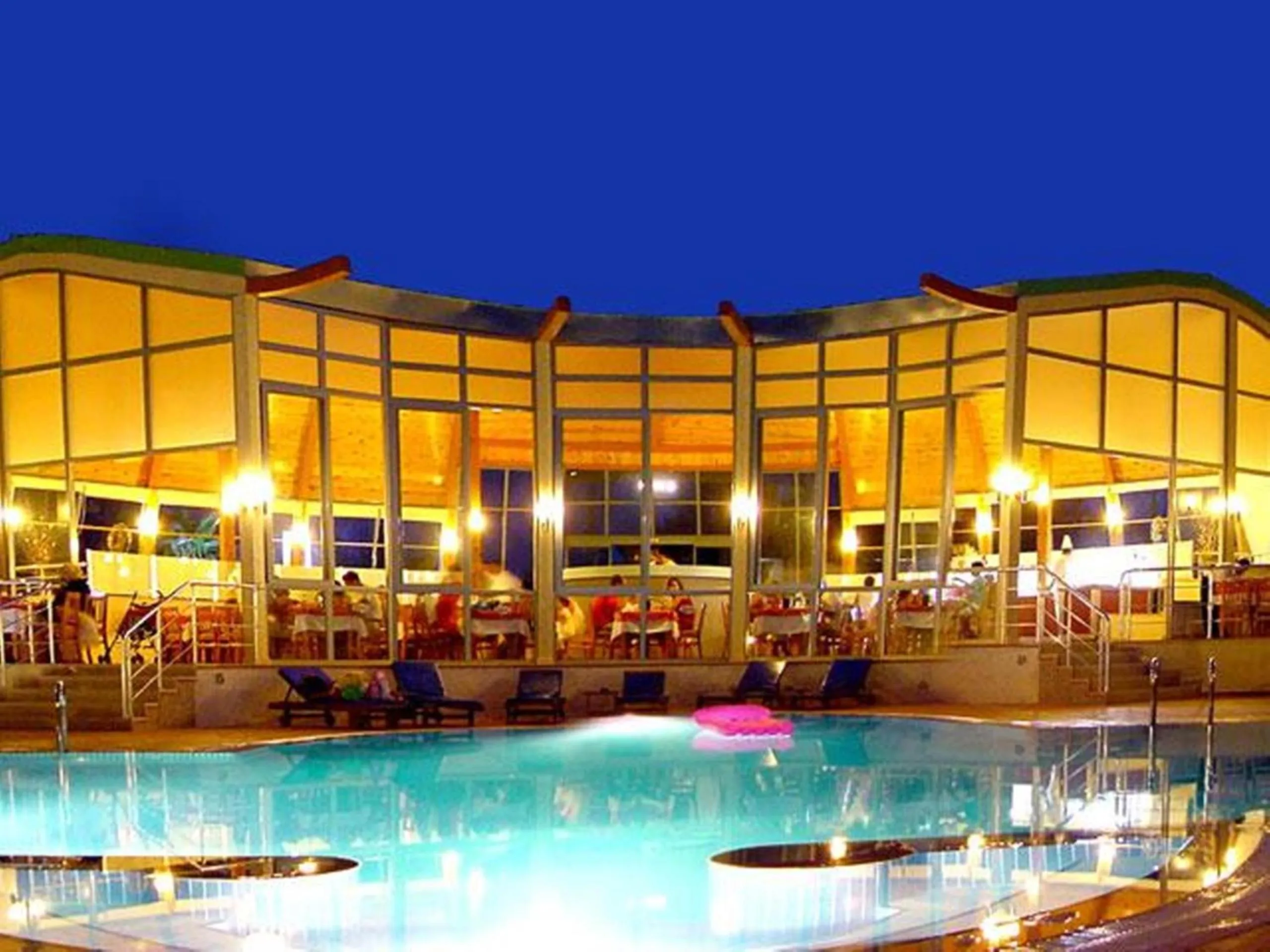 Swimming pool in Belcehan Hotel