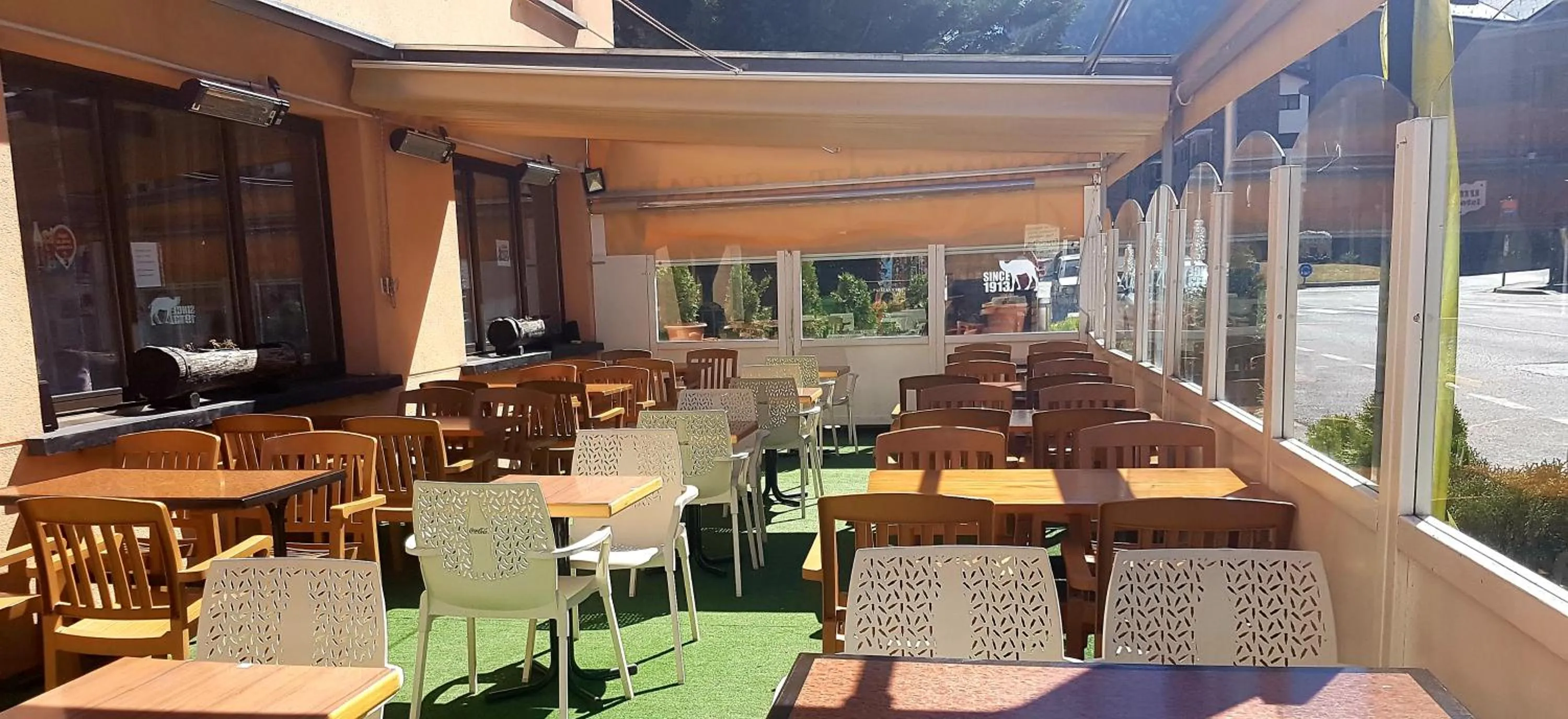 Restaurant/places to eat in Hotel Sucara