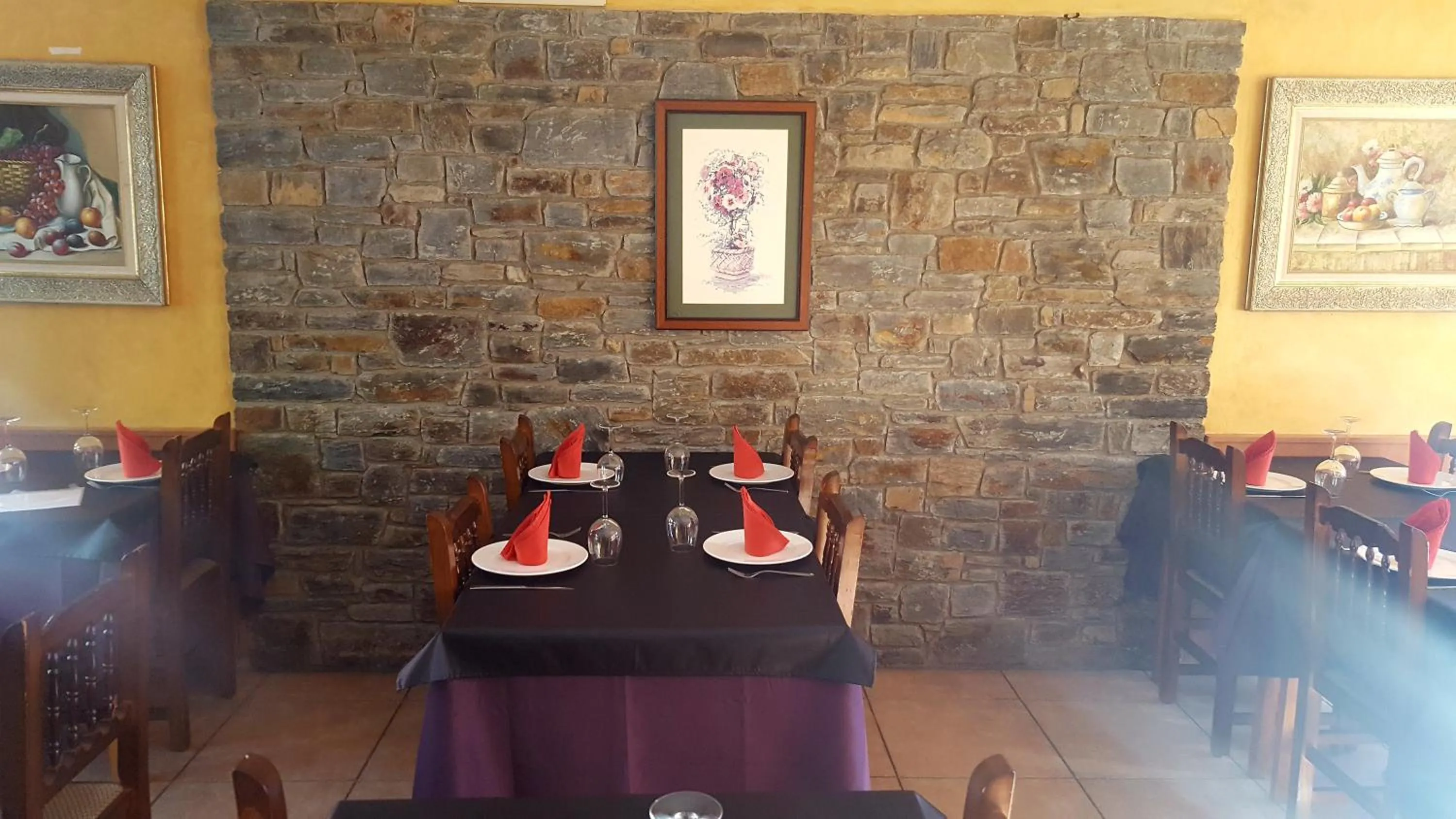 Restaurant/places to eat in Hotel Sucara