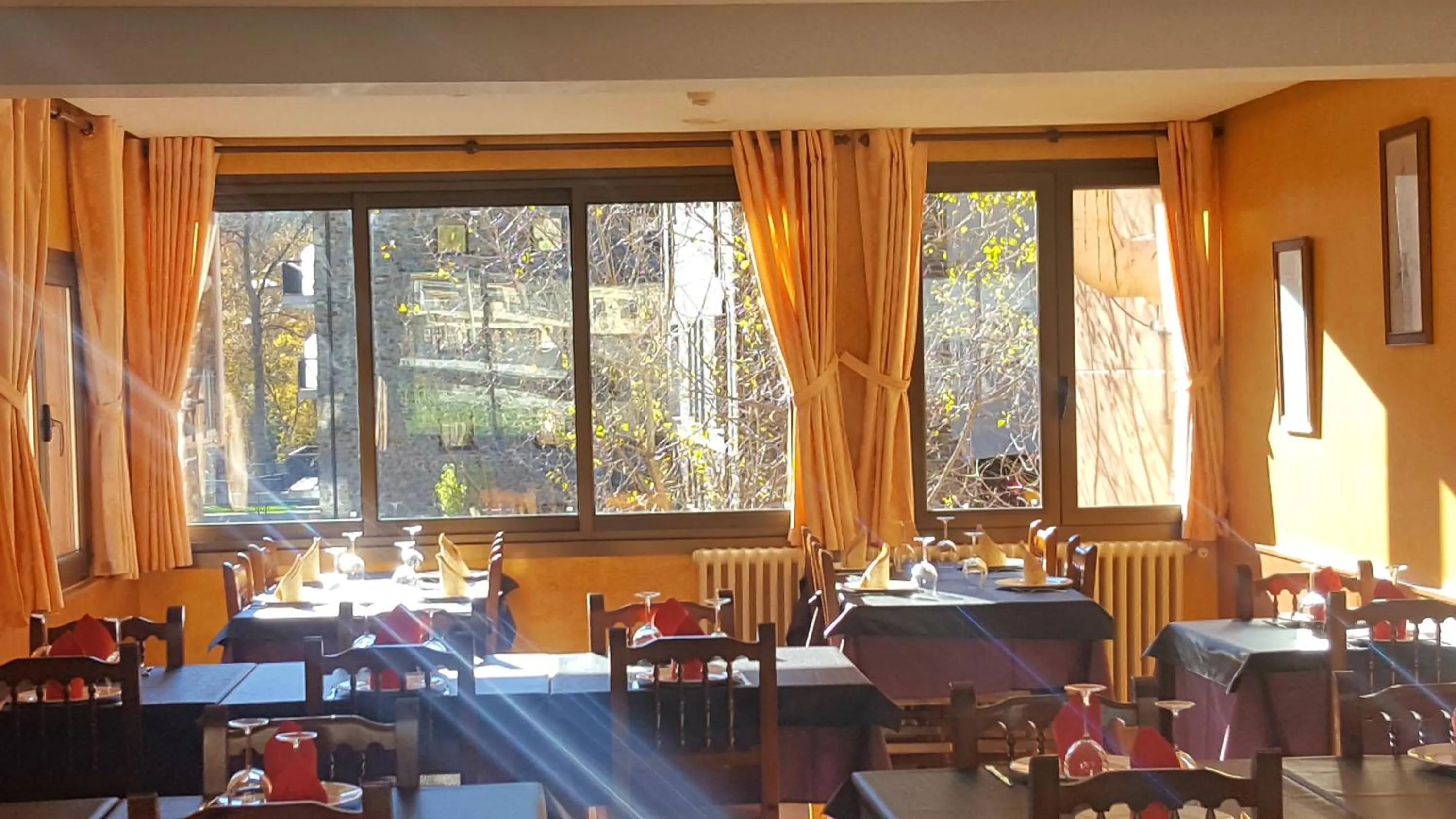 Restaurant/places to eat in Hotel Sucara