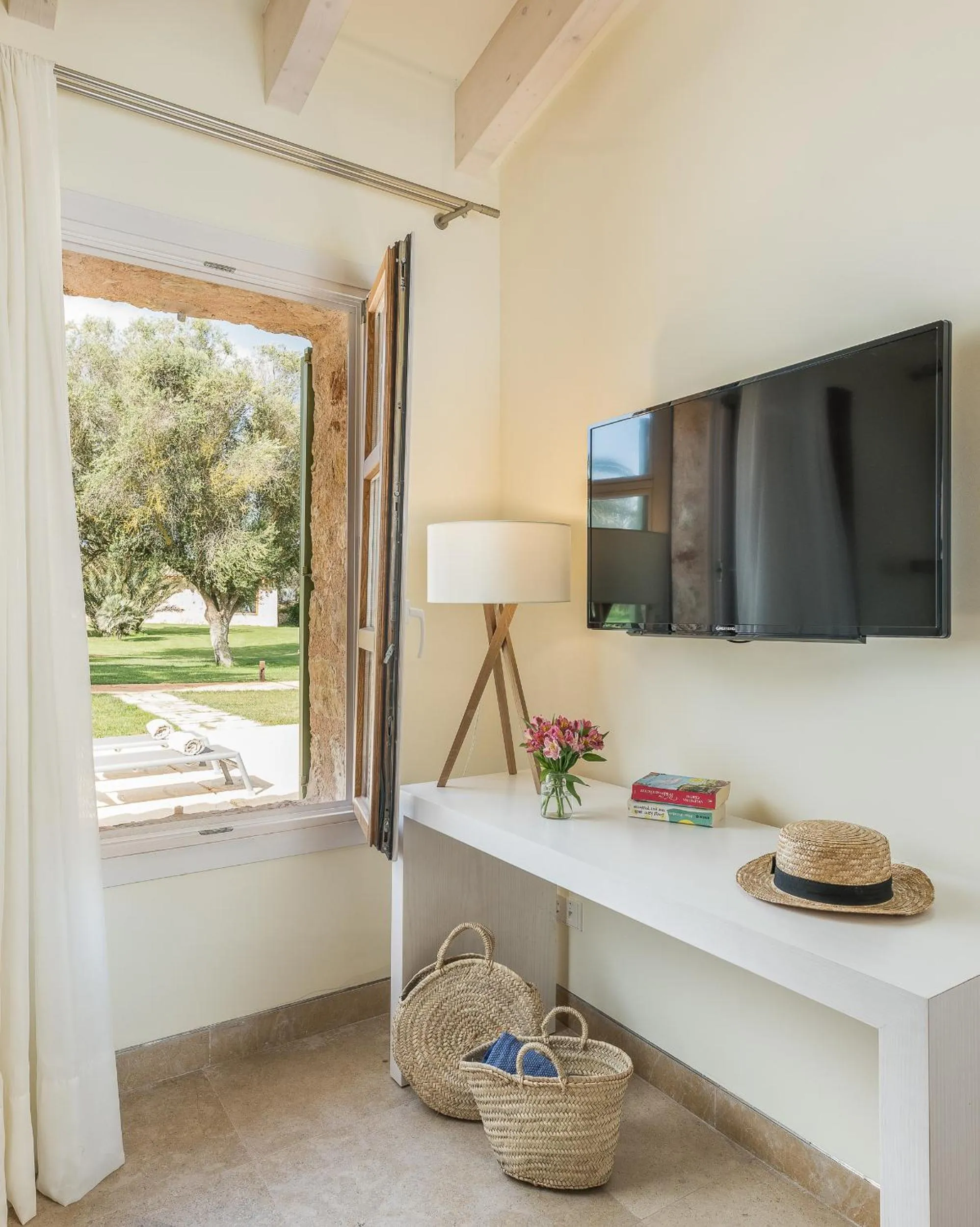 Garden view in Hotel Sa Franquesa Nova