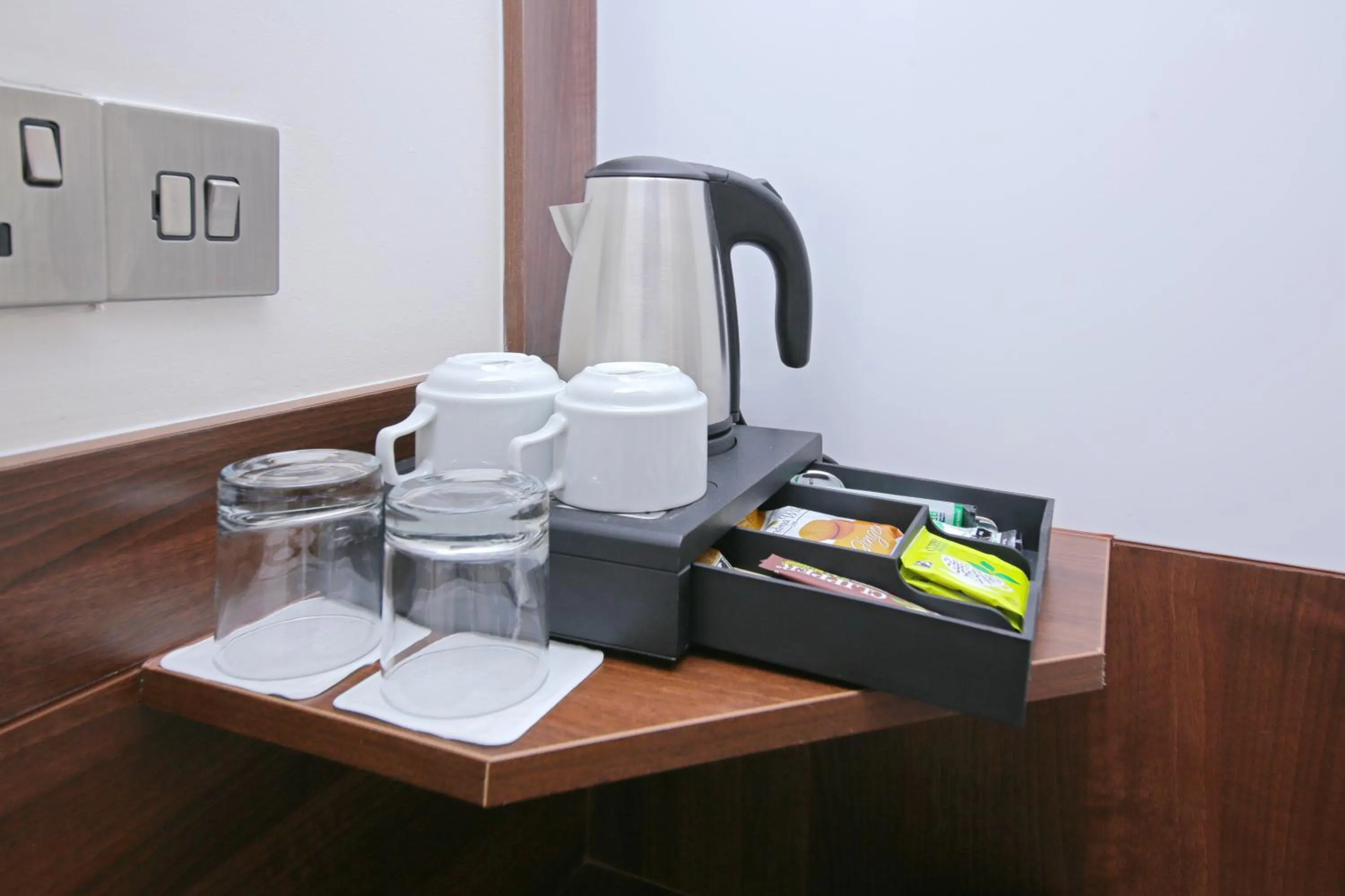 Coffee/tea facilities in Imperial Guest House Ltd.