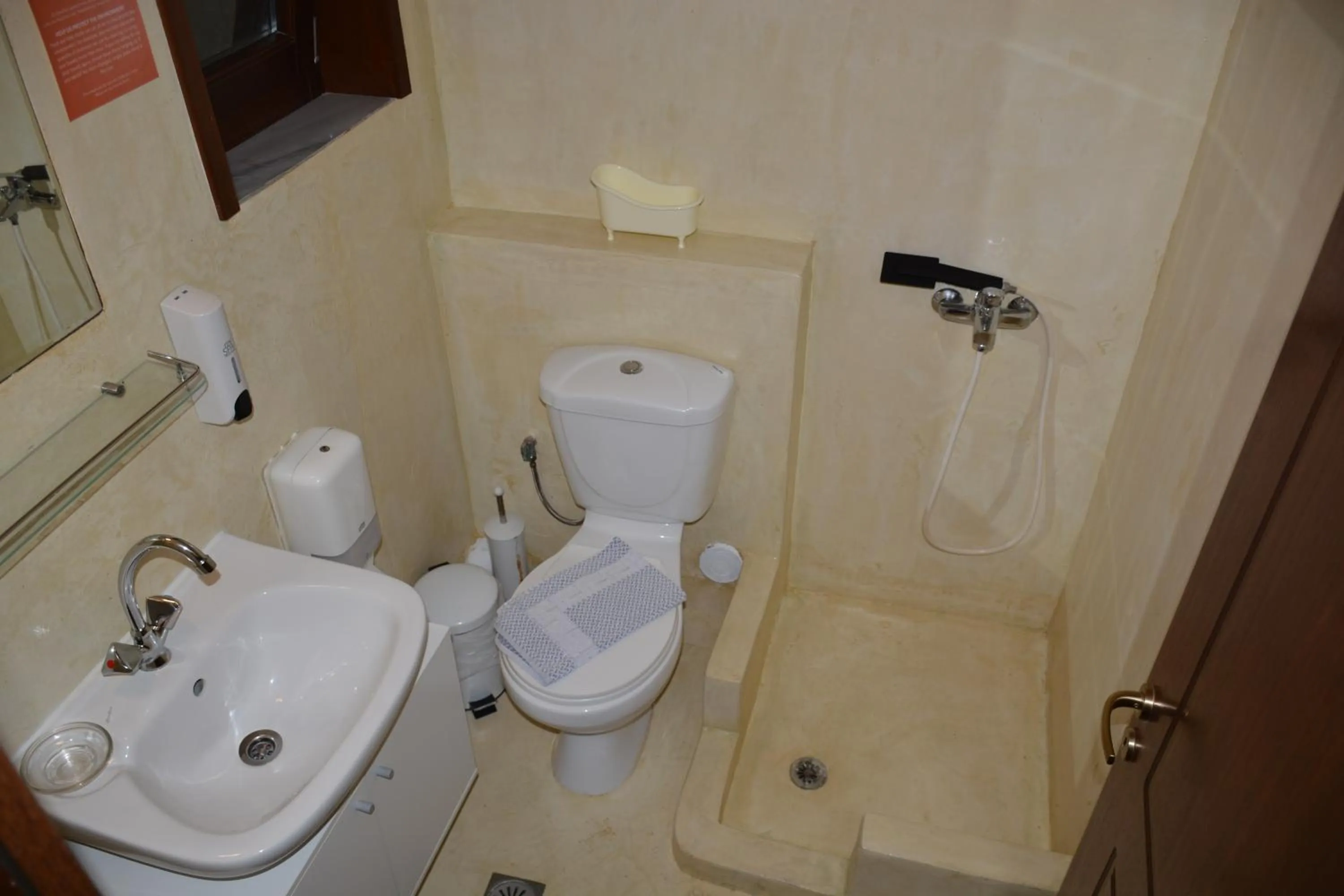 Bathroom in Aristotelis