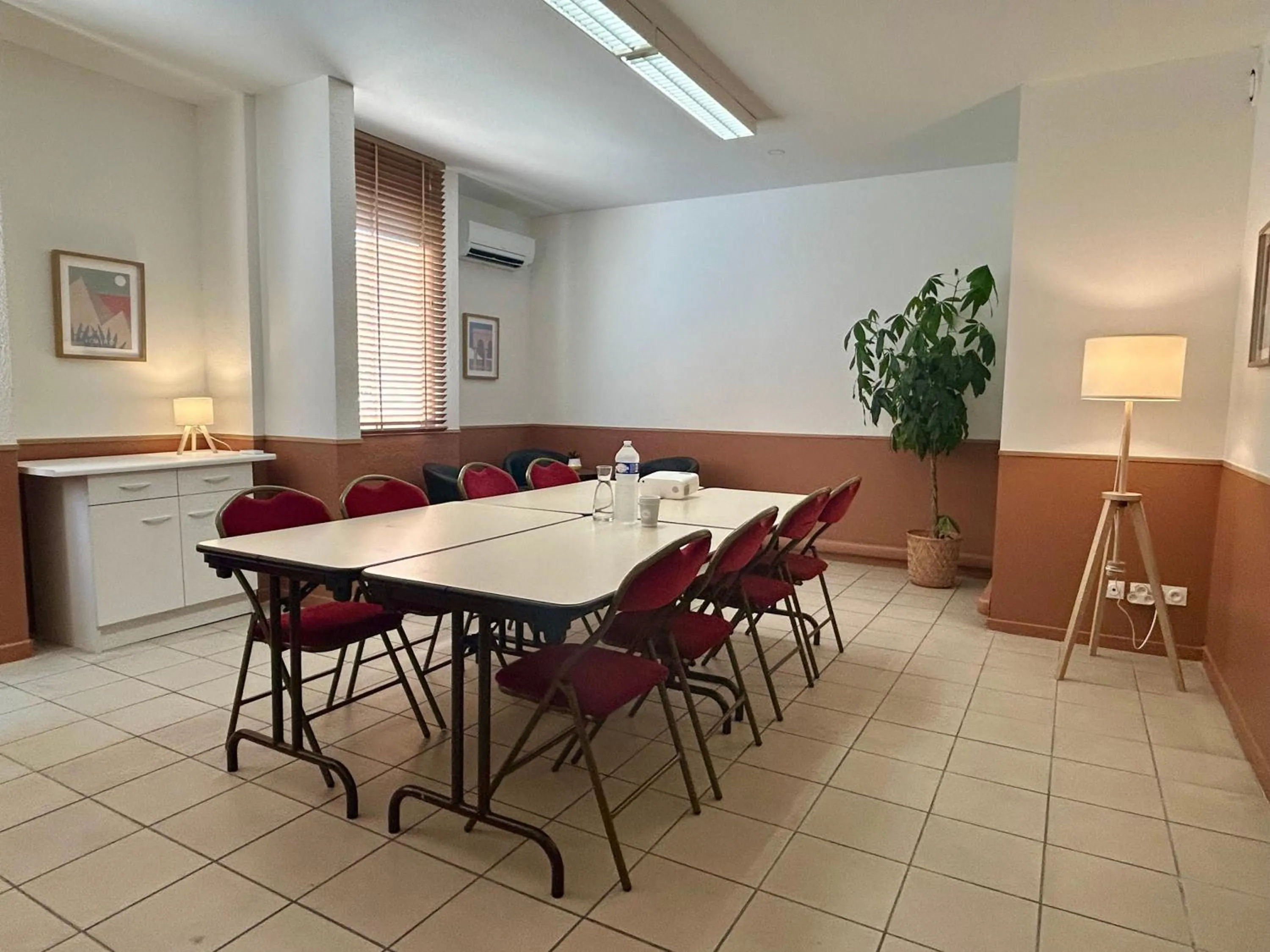 Meeting/conference room in Kyriad Martigues Sud